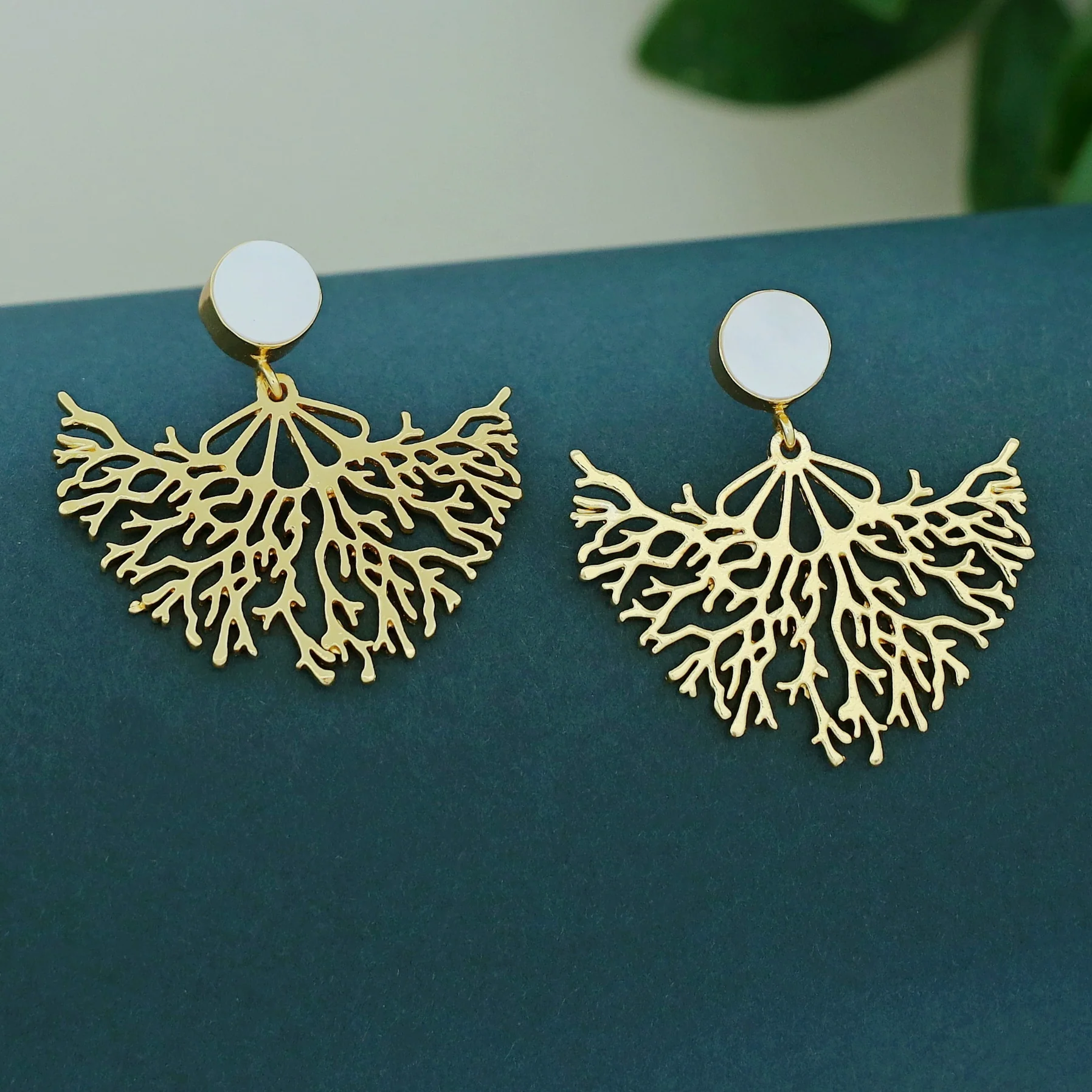 Fariha Rootsa Golden Glossy Earring - Image 7