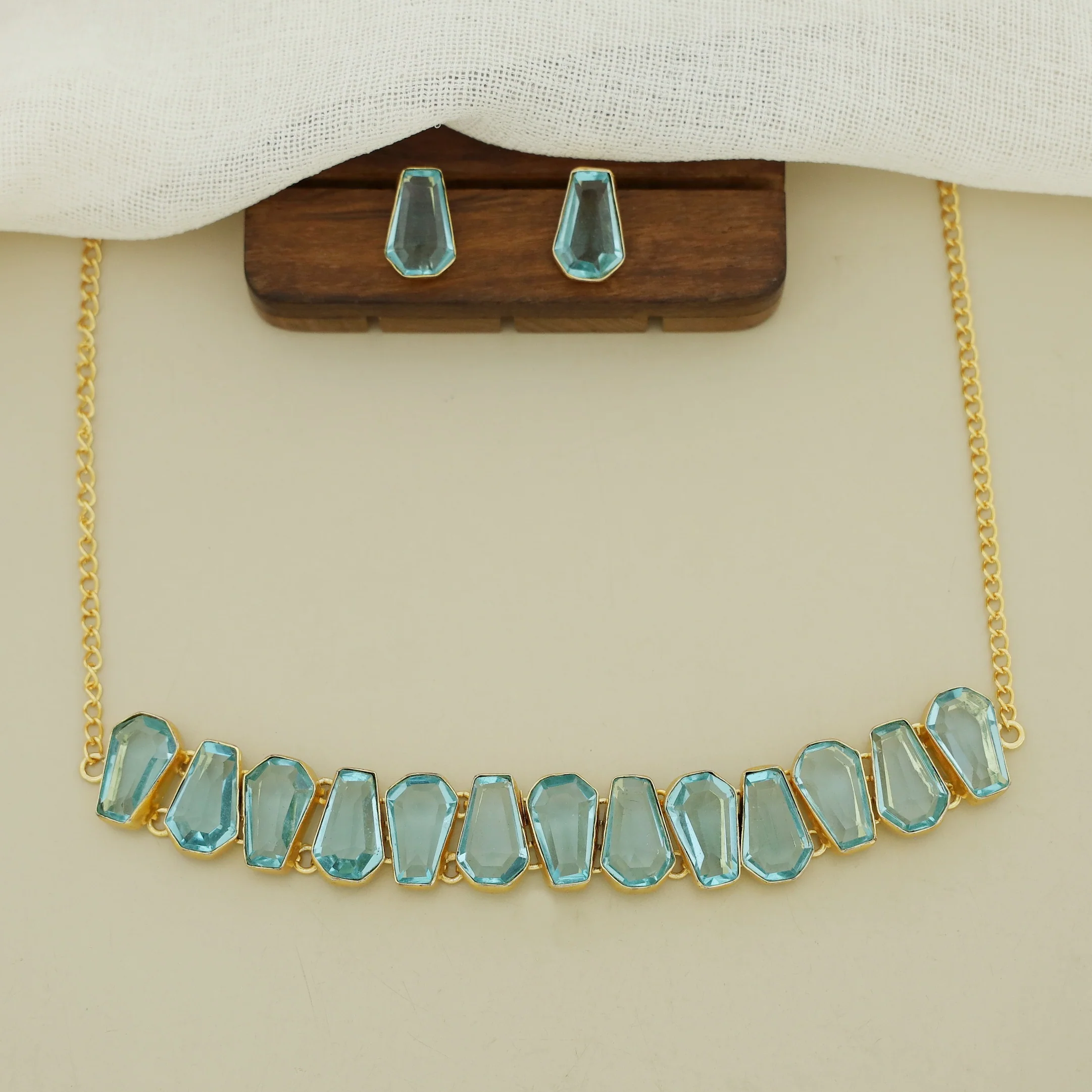 Felicia Hexa Glossy Choker/Short Neckpiece With Earring - Image 3