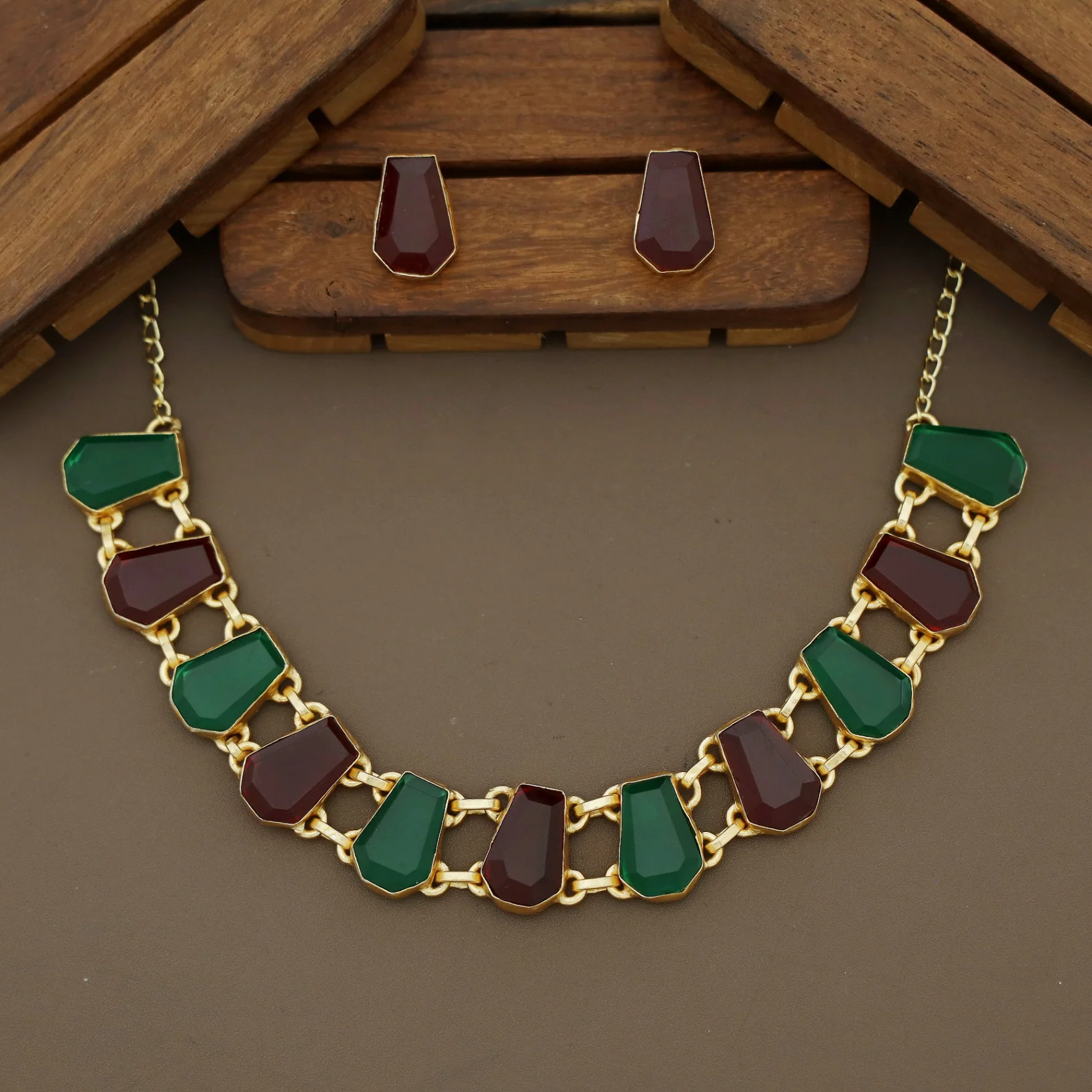 Felicia Hexa Glossy Choker/Short Neckpiece With Earring - Image 4