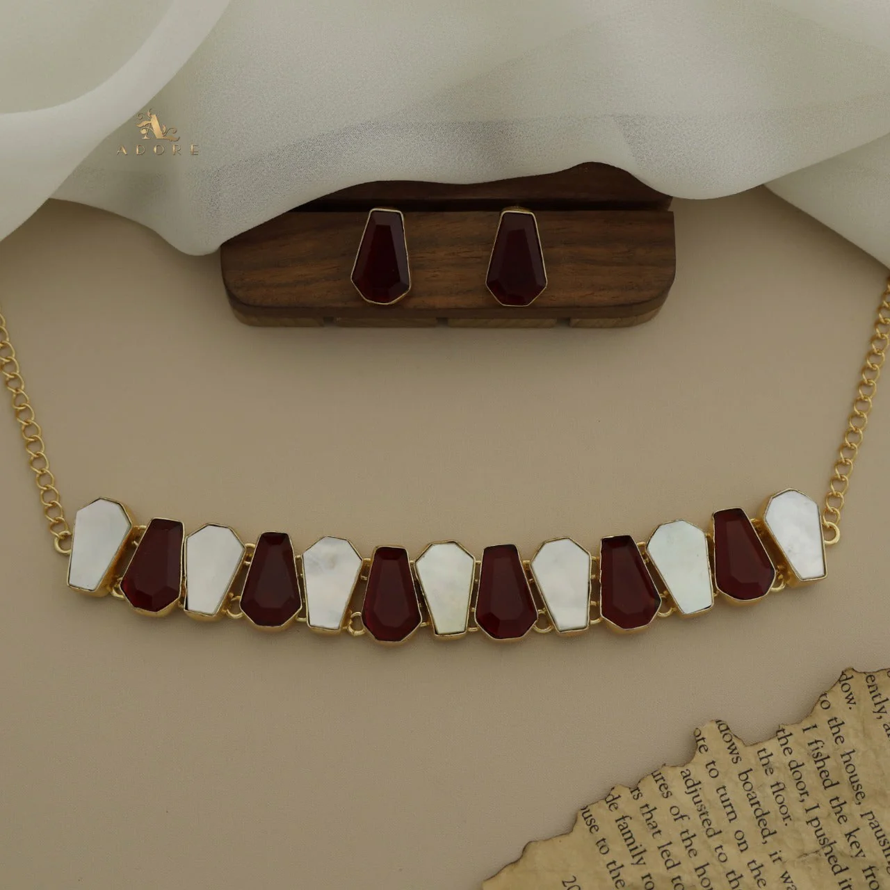 Felicia Hexa Glossy Choker/Short Neckpiece With Earring - Image 5