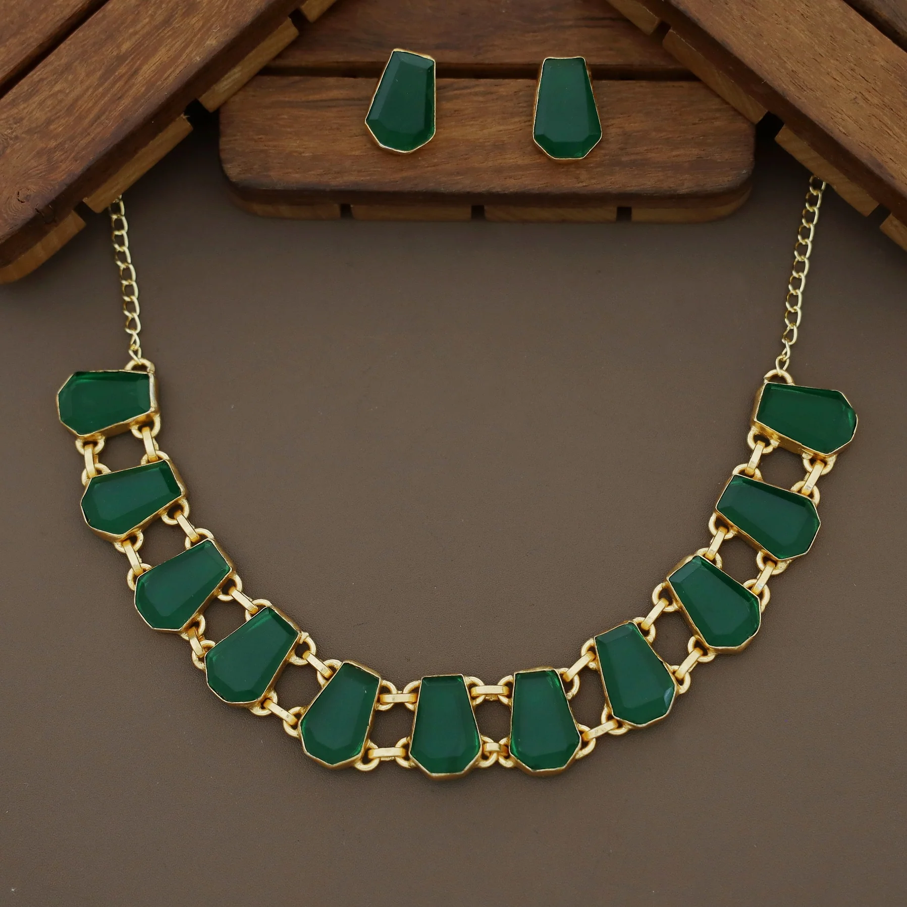 Felicia Hexa Glossy Choker/Short Neckpiece With Earring - Image 6