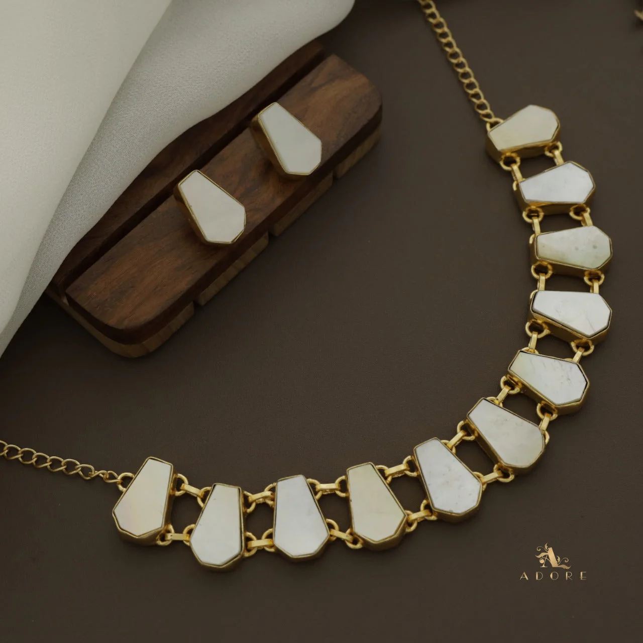 Felicia Hexa Glossy Choker/Short Neckpiece With Earring - Image 9