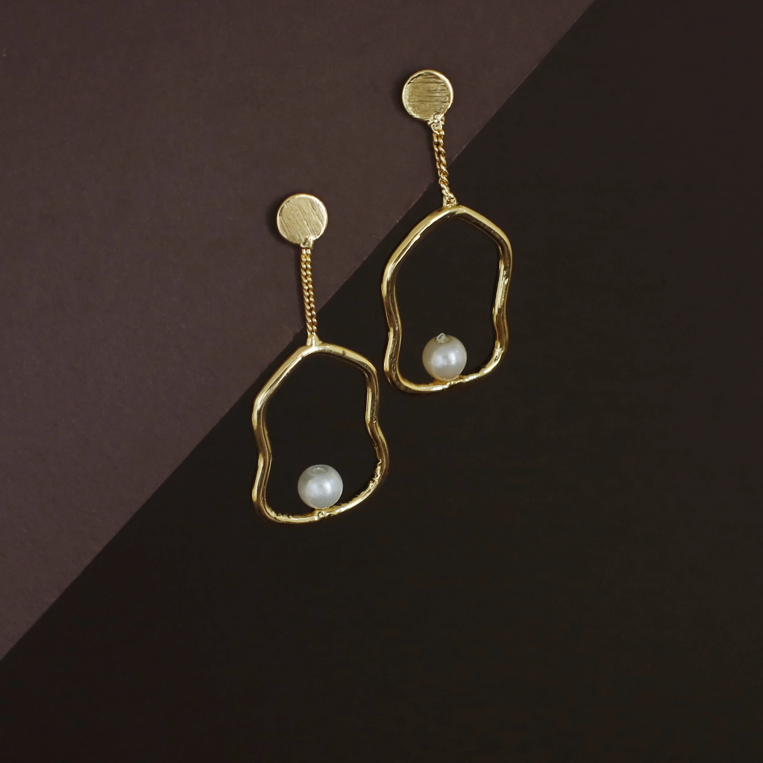 Fiama Golden Wavy + Pearl Earring - Image 2