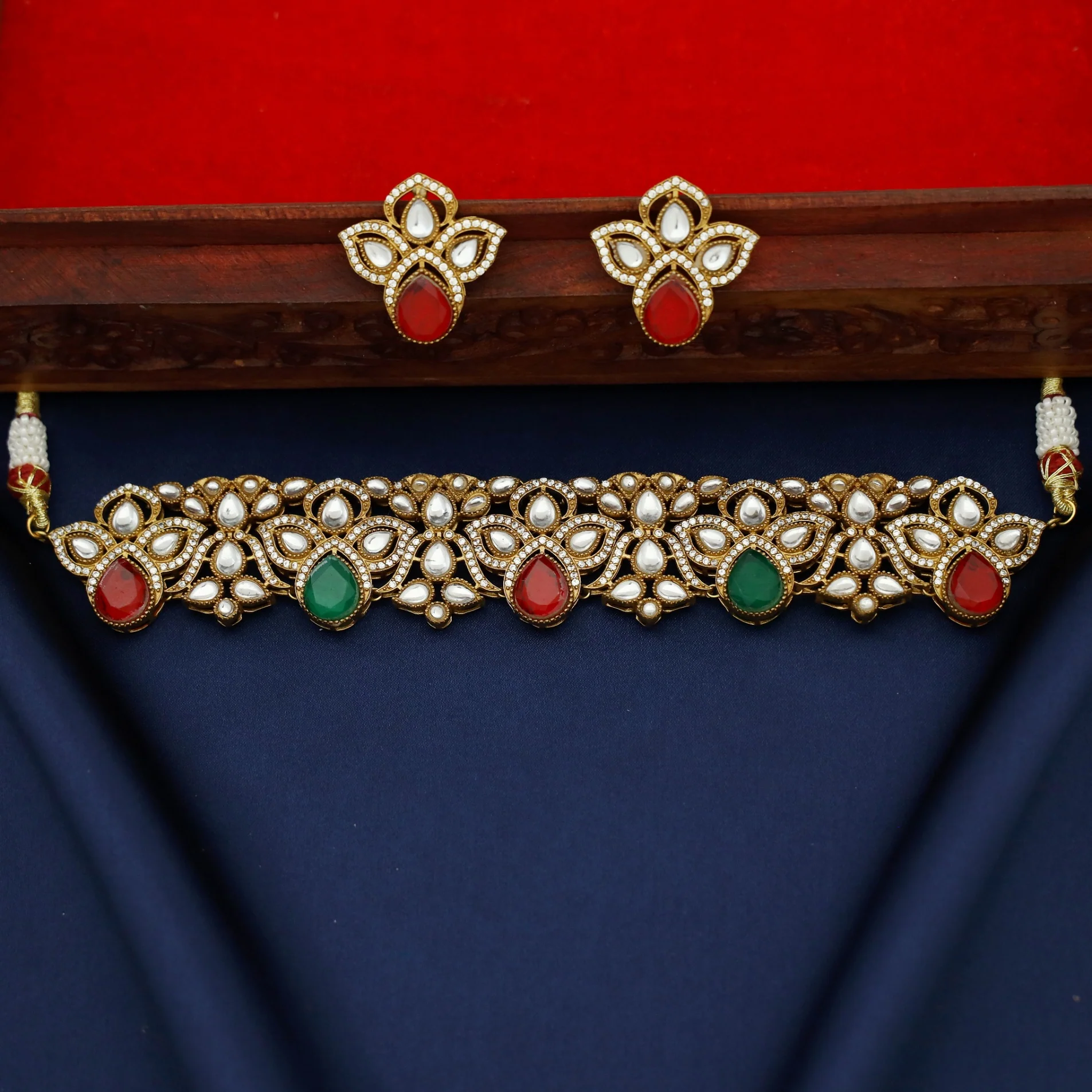 Fihara Glossy Stone Kundan Choker With Earring - Image 3