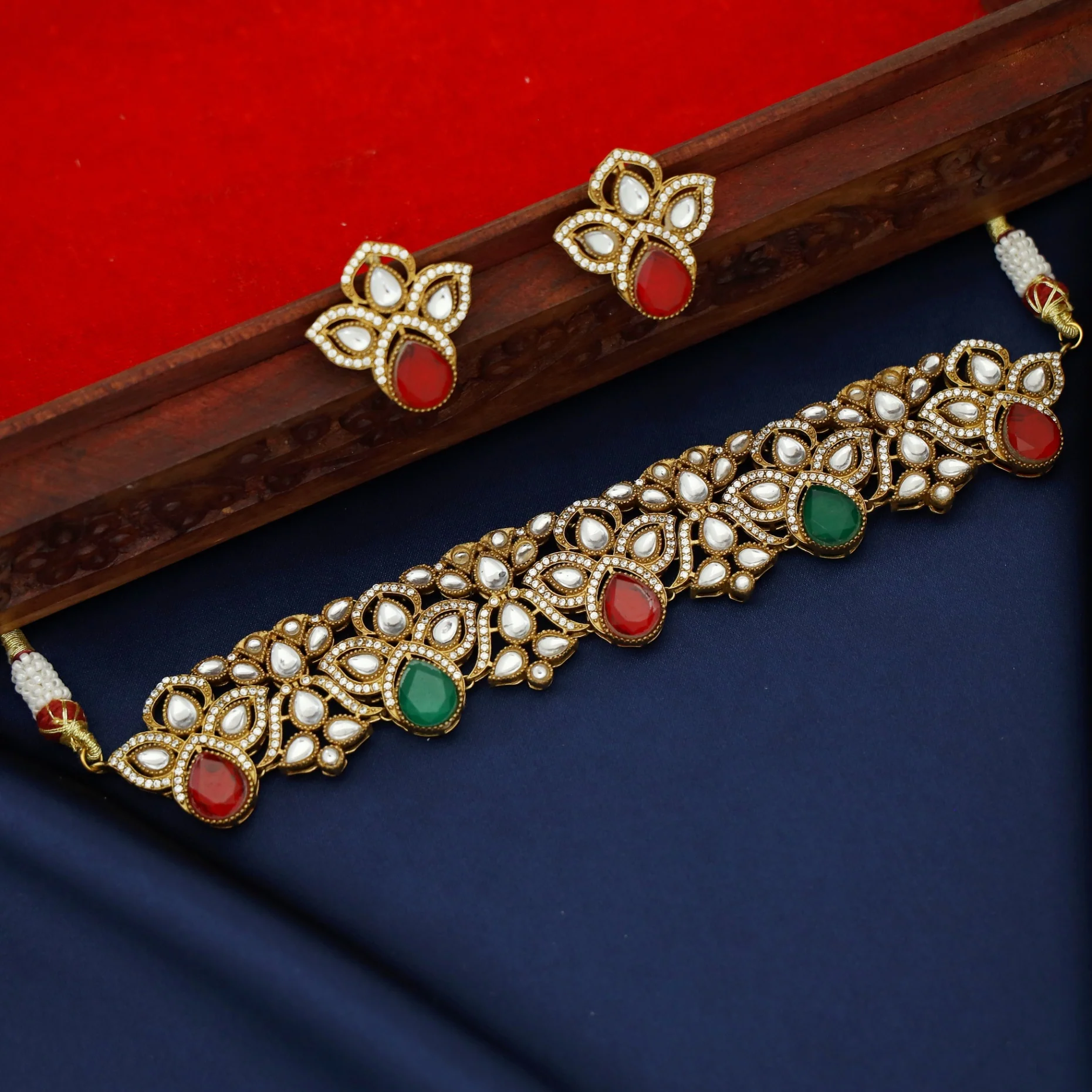 Fihara Glossy Stone Kundan Choker With Earring - Image 5