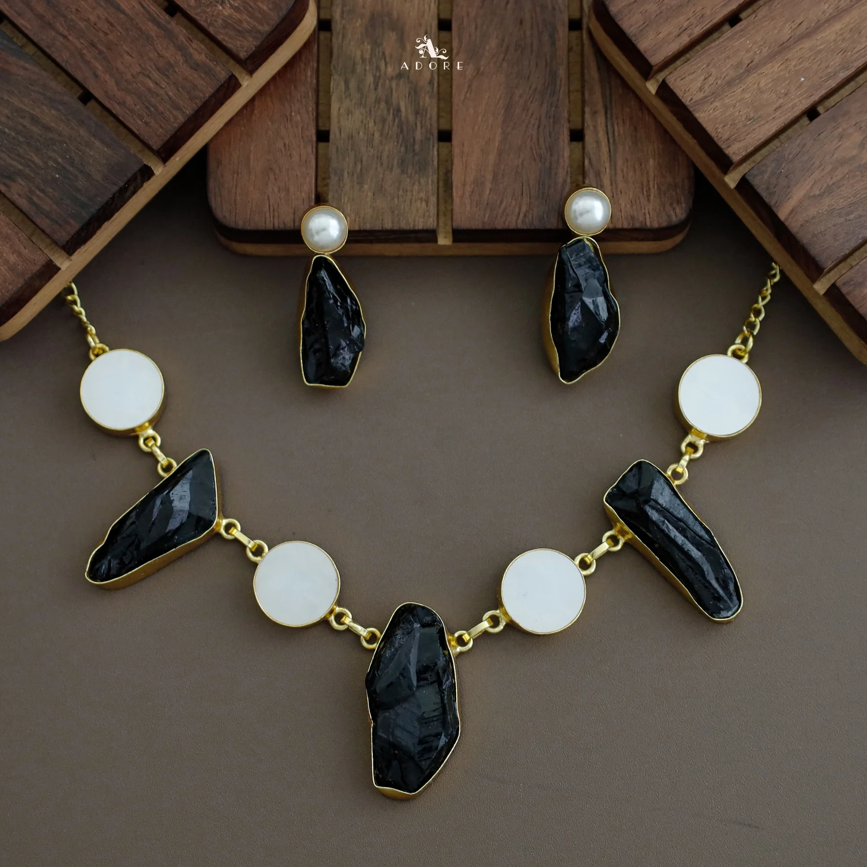 Fina MOP Dyed Stone Neckpiece with Earring - Image 3