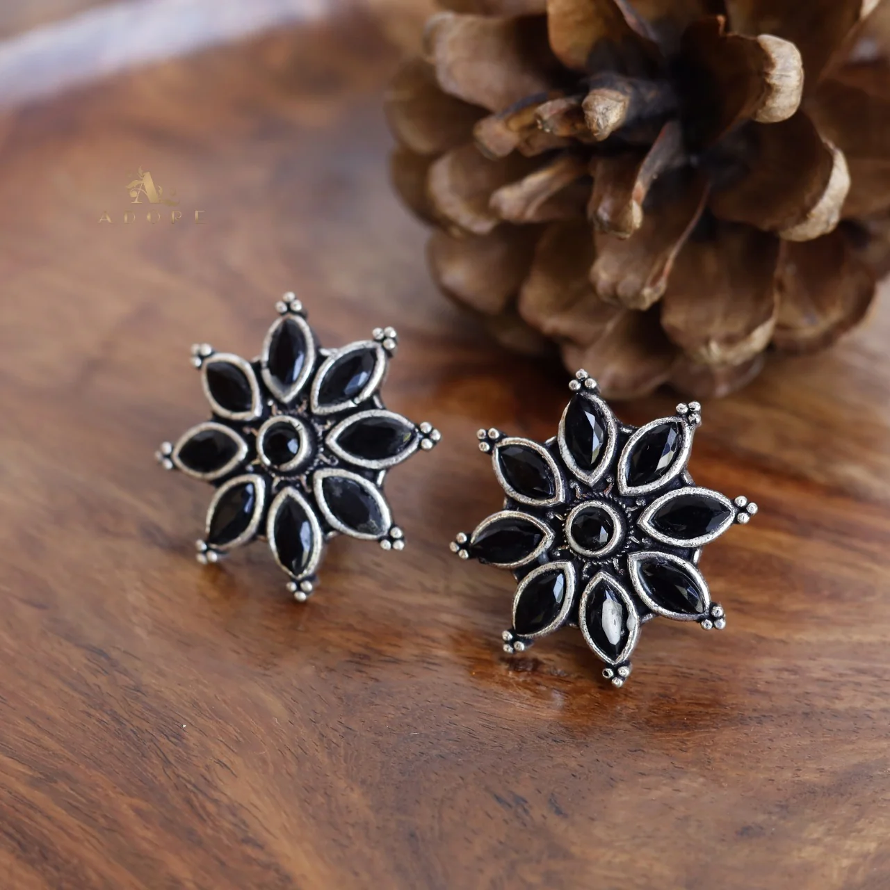 Fiora Flower Earring - Image 3