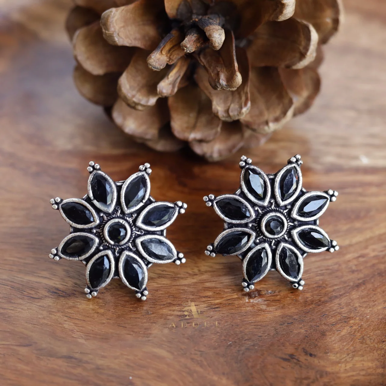 Fiora Flower Earring - Image 7