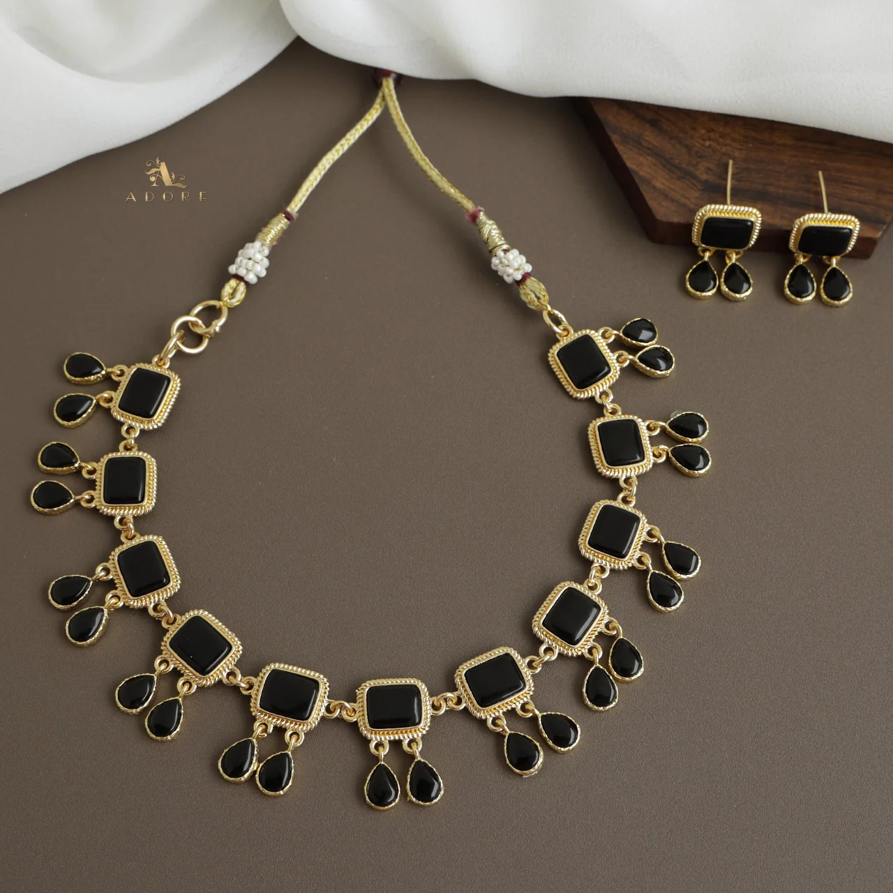 Firouz Glossy Short Neckpiece With Earring - Image 15