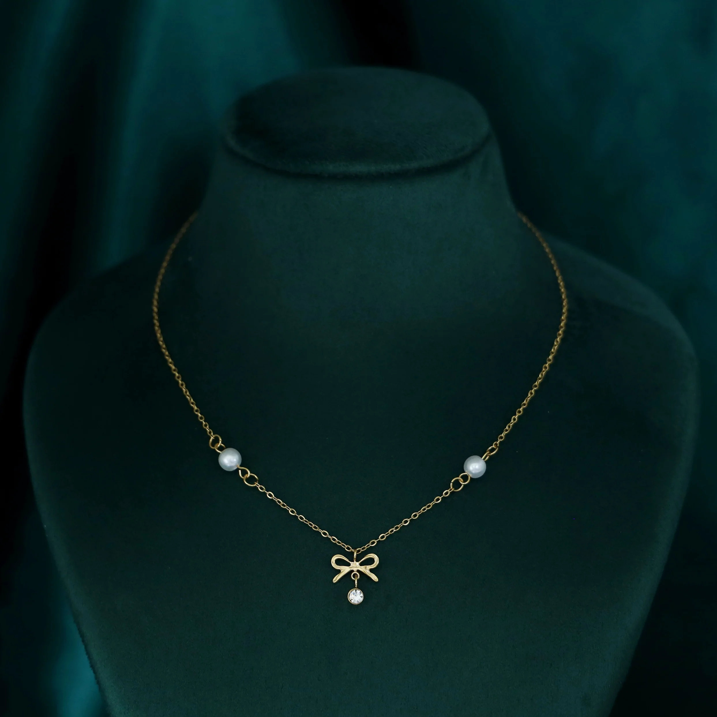 Freesia Dual Pearl Bow Neckpiece - Image 2