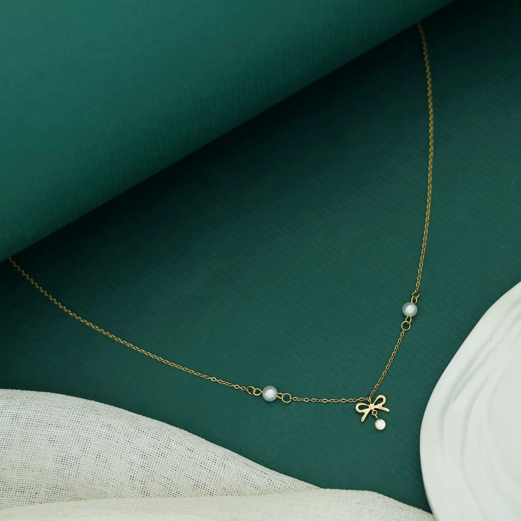 Freesia Dual Pearl Bow Neckpiece - Image 4
