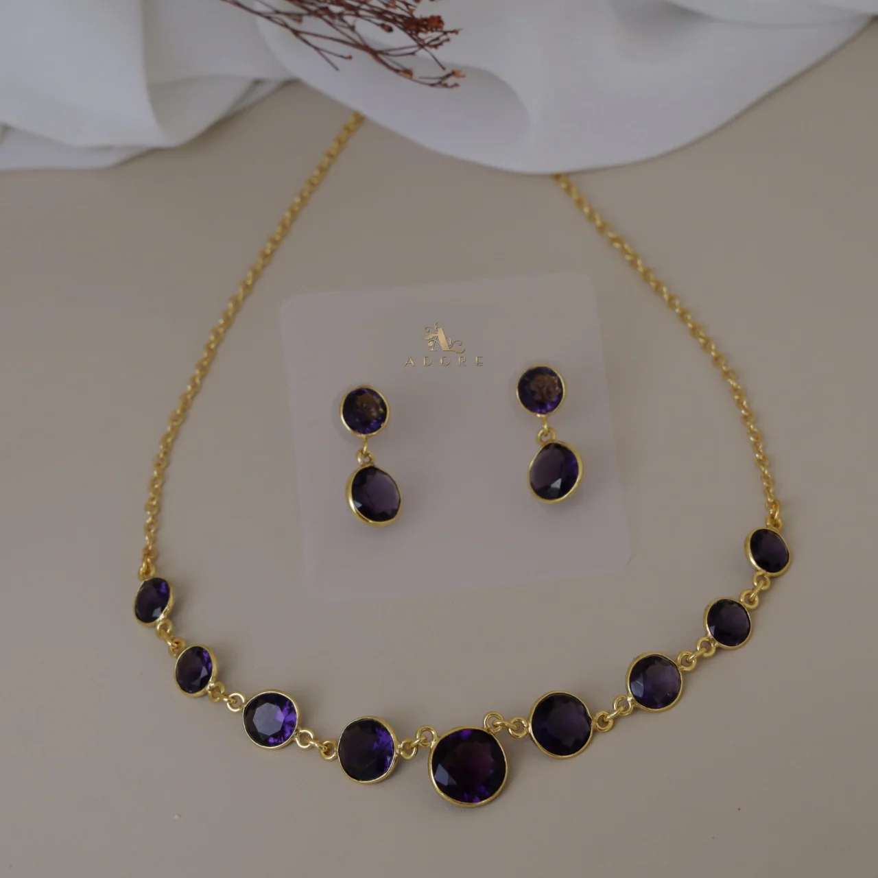 Freya Round Glossy Neckpiece With Earring - Image 10