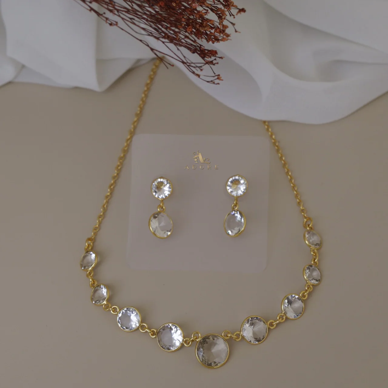 Freya Round Glossy Neckpiece With Earring - Image 3