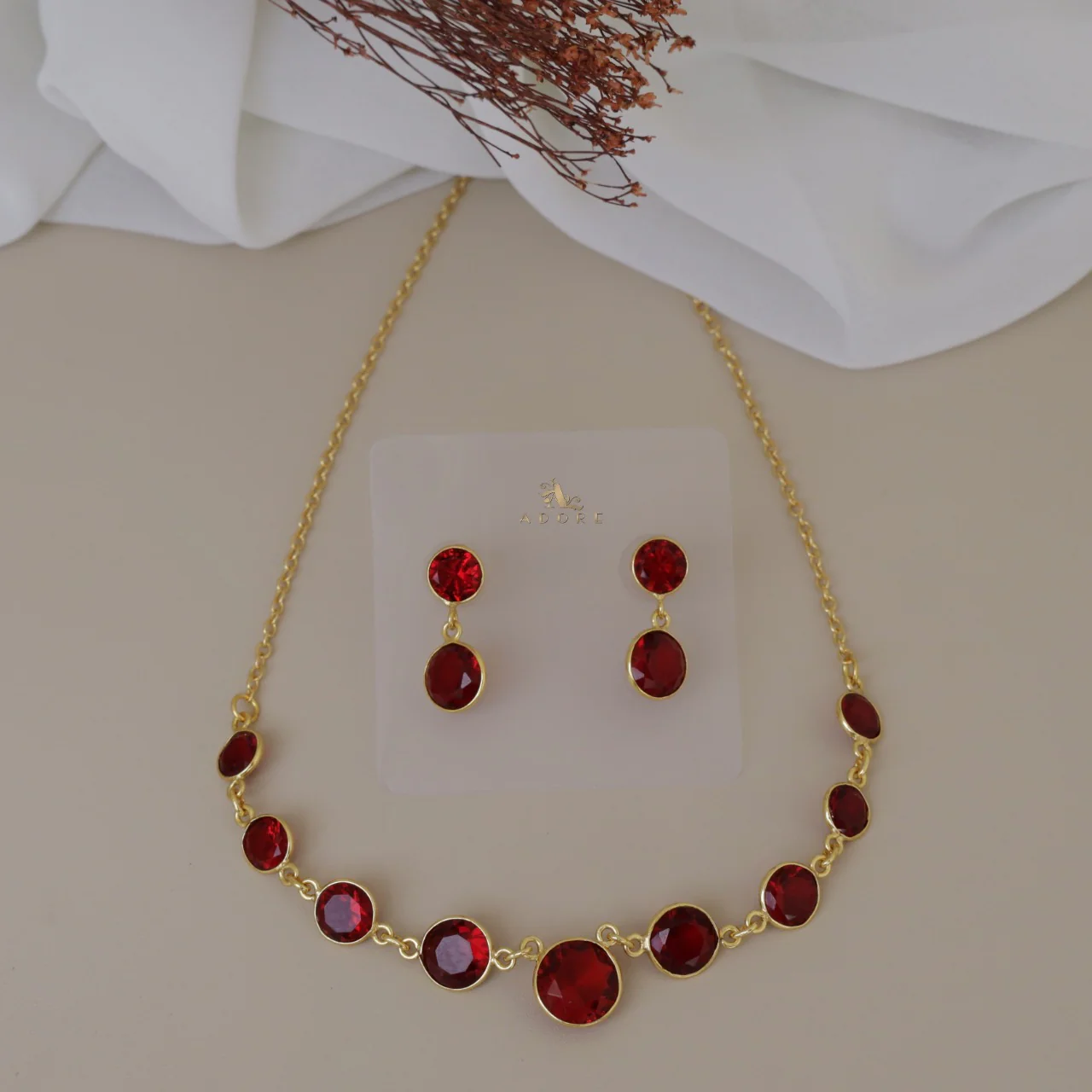 Freya Round Glossy Neckpiece With Earring - Image 4
