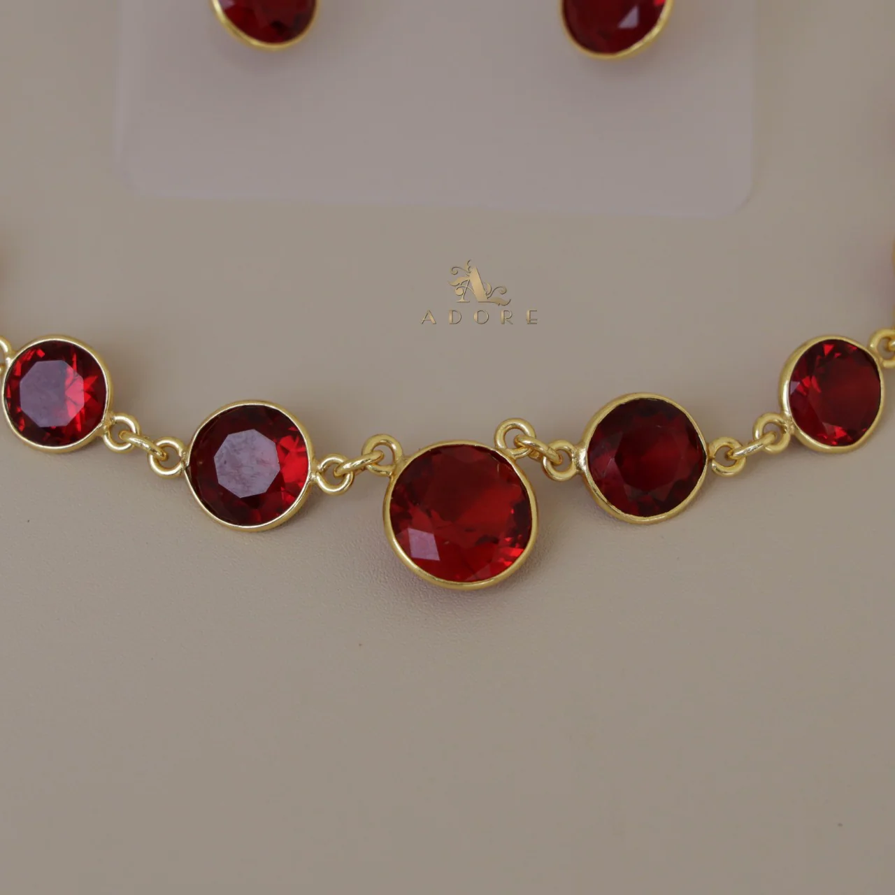 Freya Round Glossy Neckpiece With Earring - Image 7