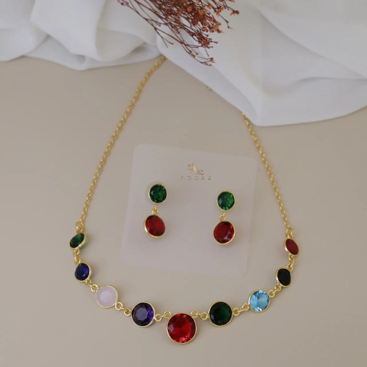 Freya Round Glossy Neckpiece With Earring - Image 8