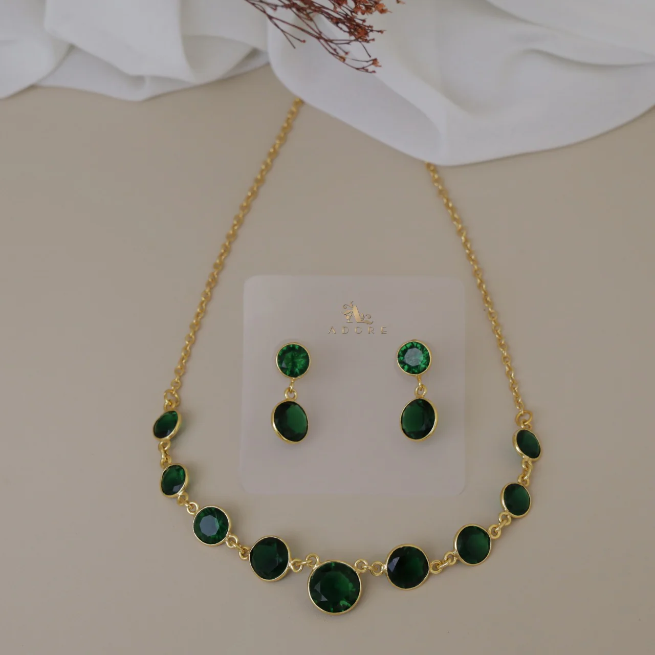 Freya Round Glossy Neckpiece With Earring - Image 9