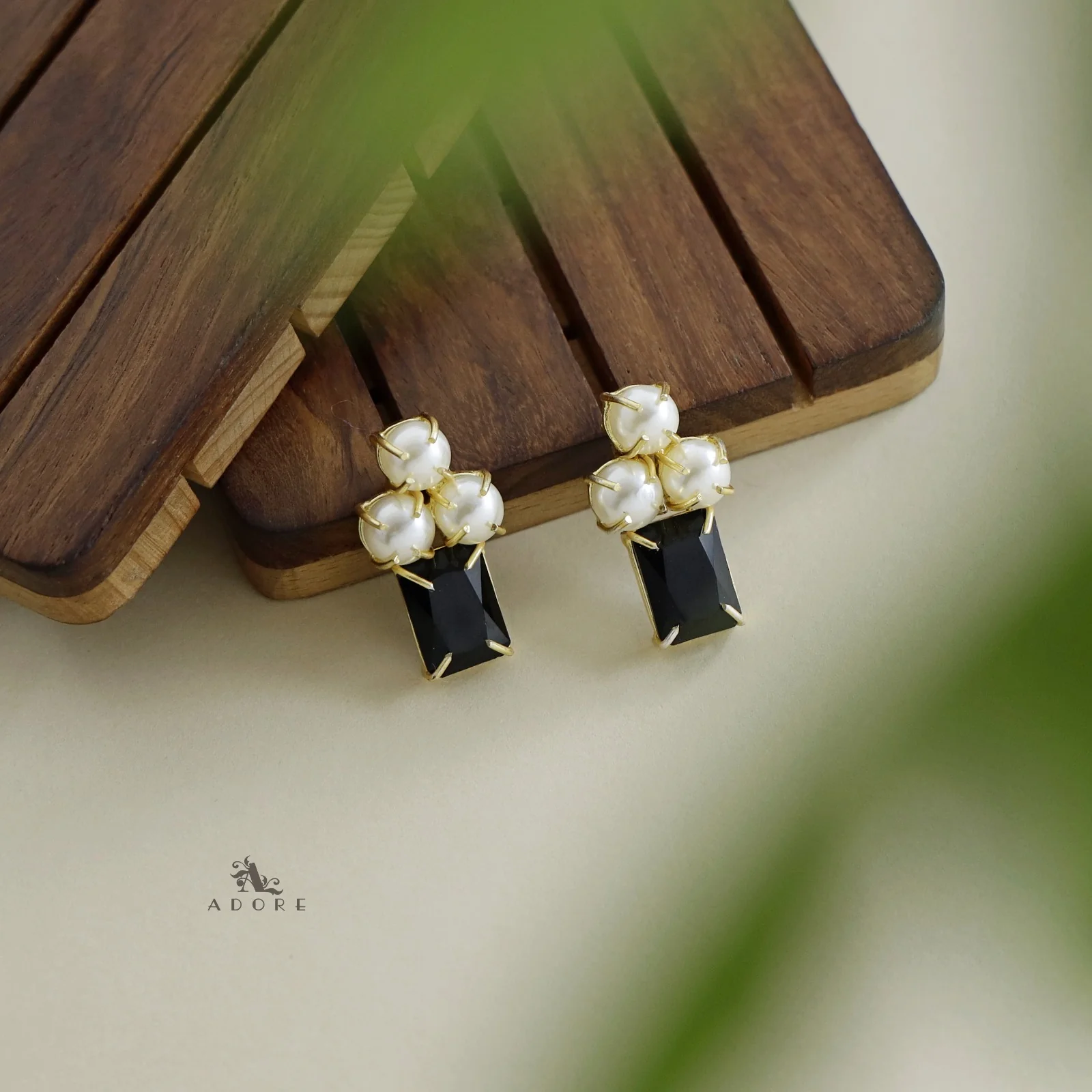 Frimy Rectangle Glossy Tri Pearl Earring - Image 2