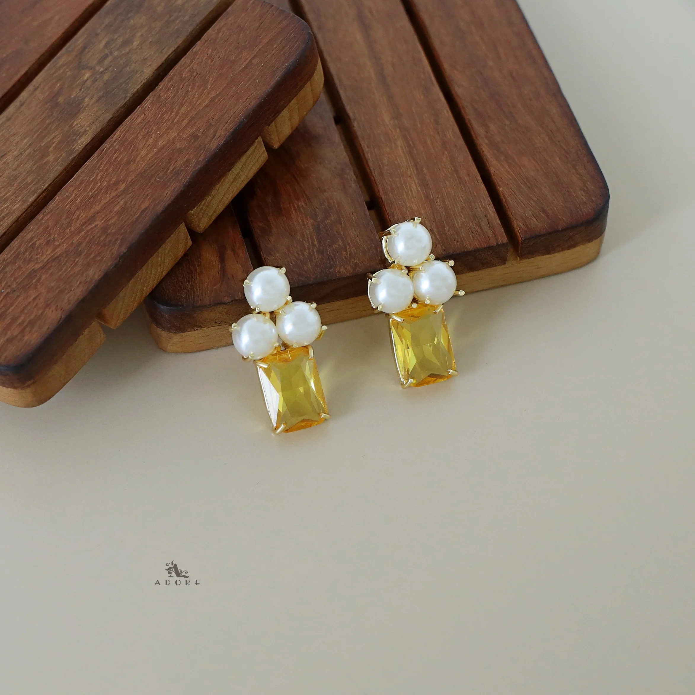 Frimy Rectangle Glossy Tri Pearl Earring - Image 3