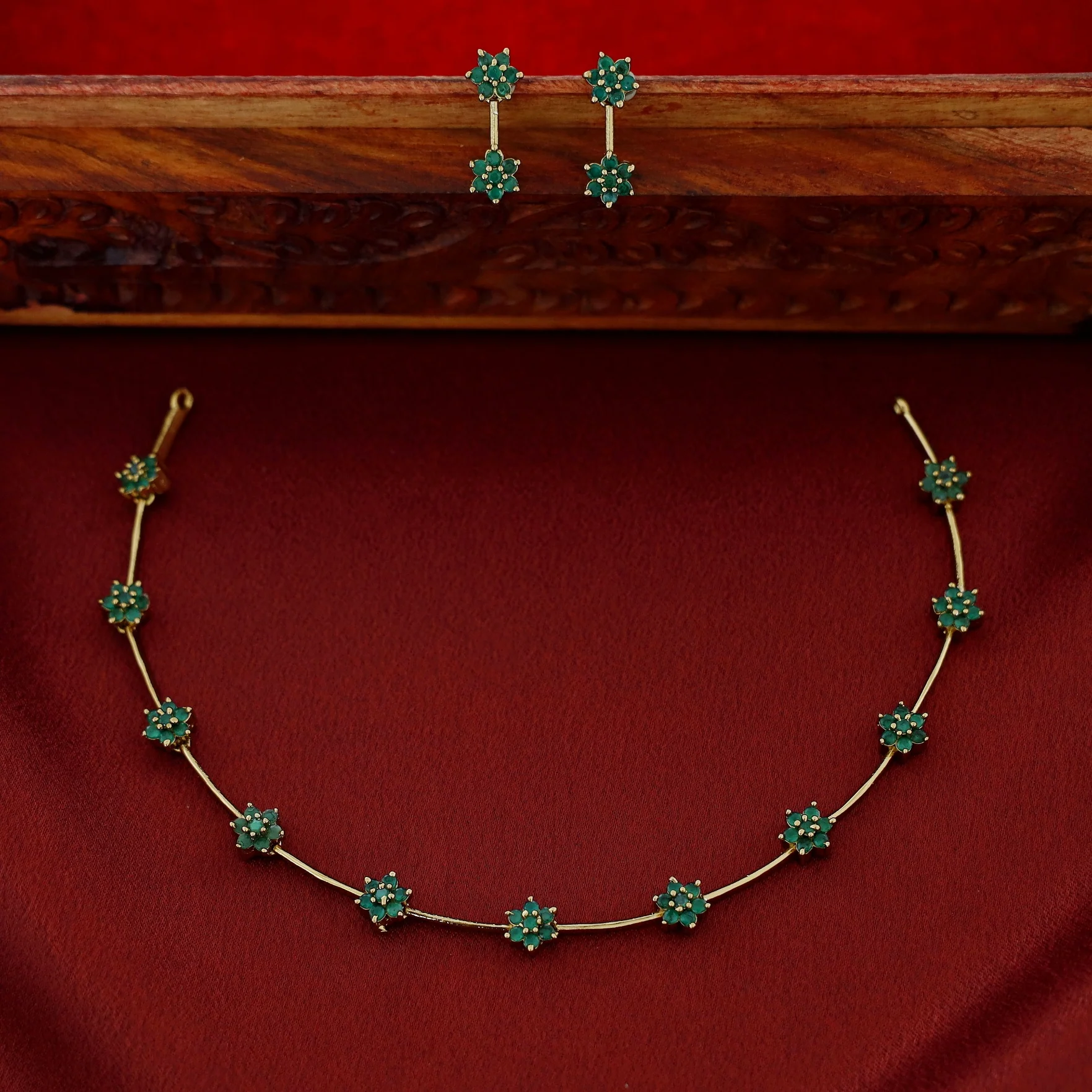 Sayali Stiff Short Neckpiece With Earring - Image 2