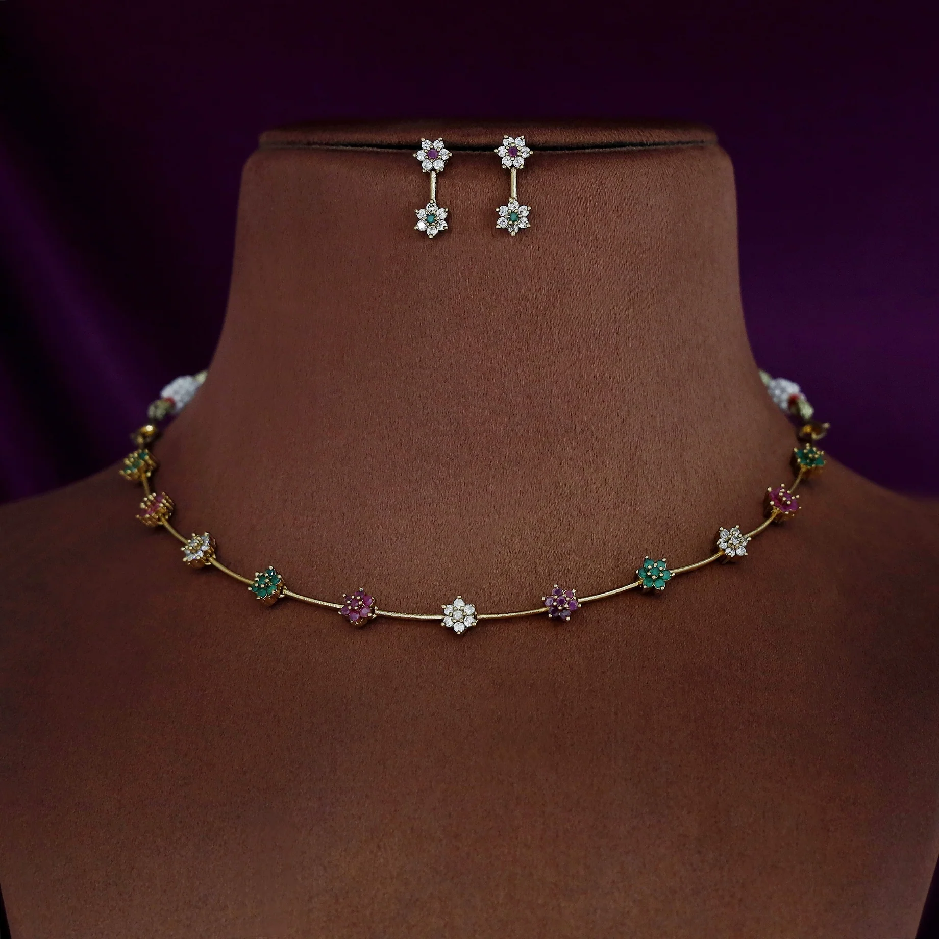 Sayali Stiff Short Neckpiece With Earring - Image 4