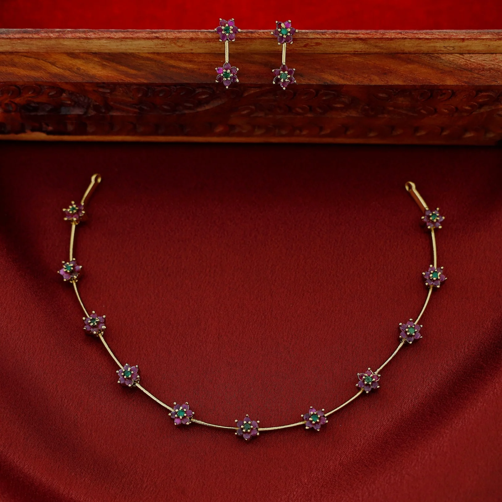 Sayali Stiff Short Neckpiece With Earring - Image 5