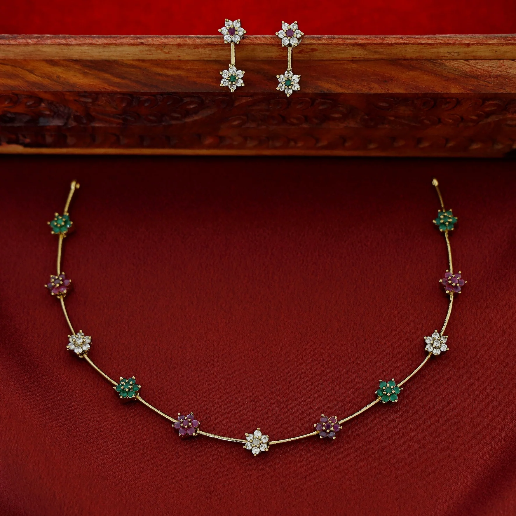 Sayali Stiff Short Neckpiece With Earring - Image 6