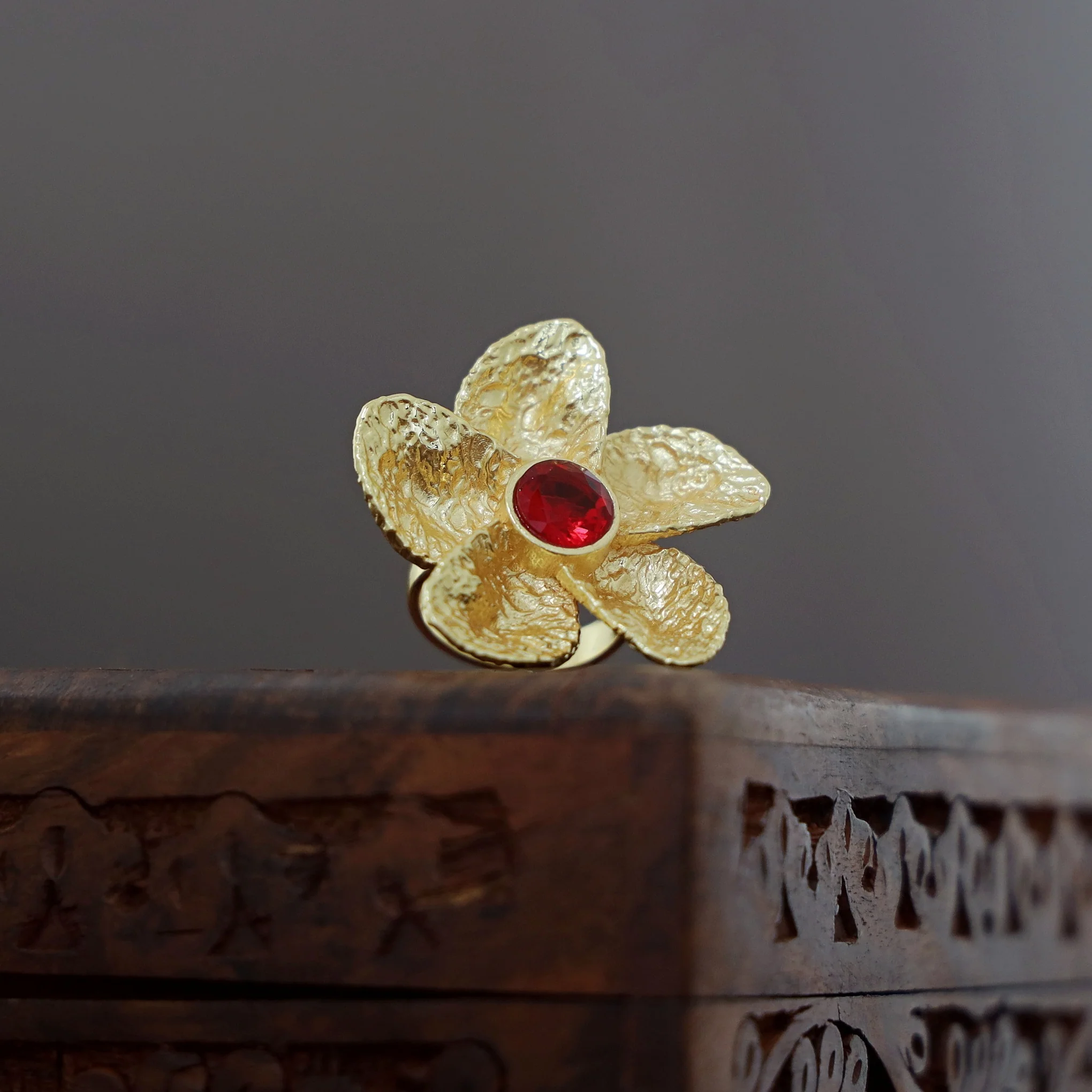 Fritha Hammered Floral Glossy Ring - Image 10
