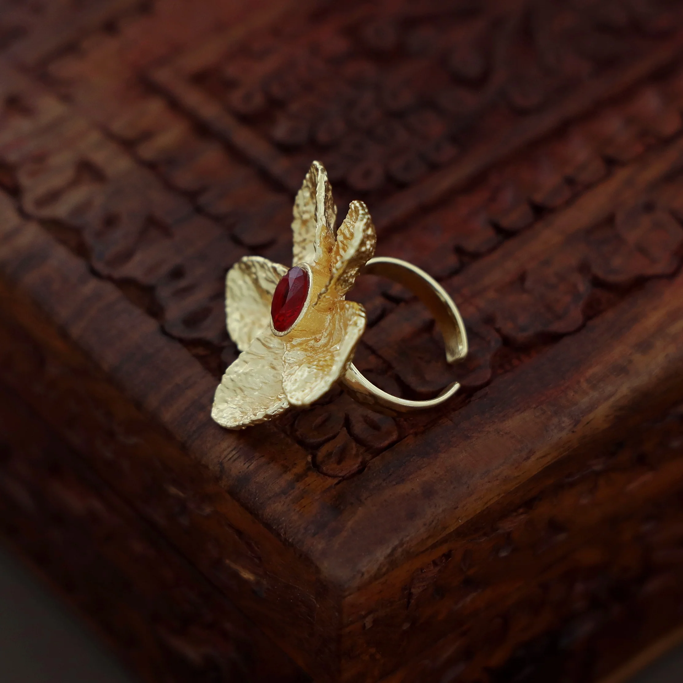 Fritha Hammered Floral Glossy Ring - Image 11