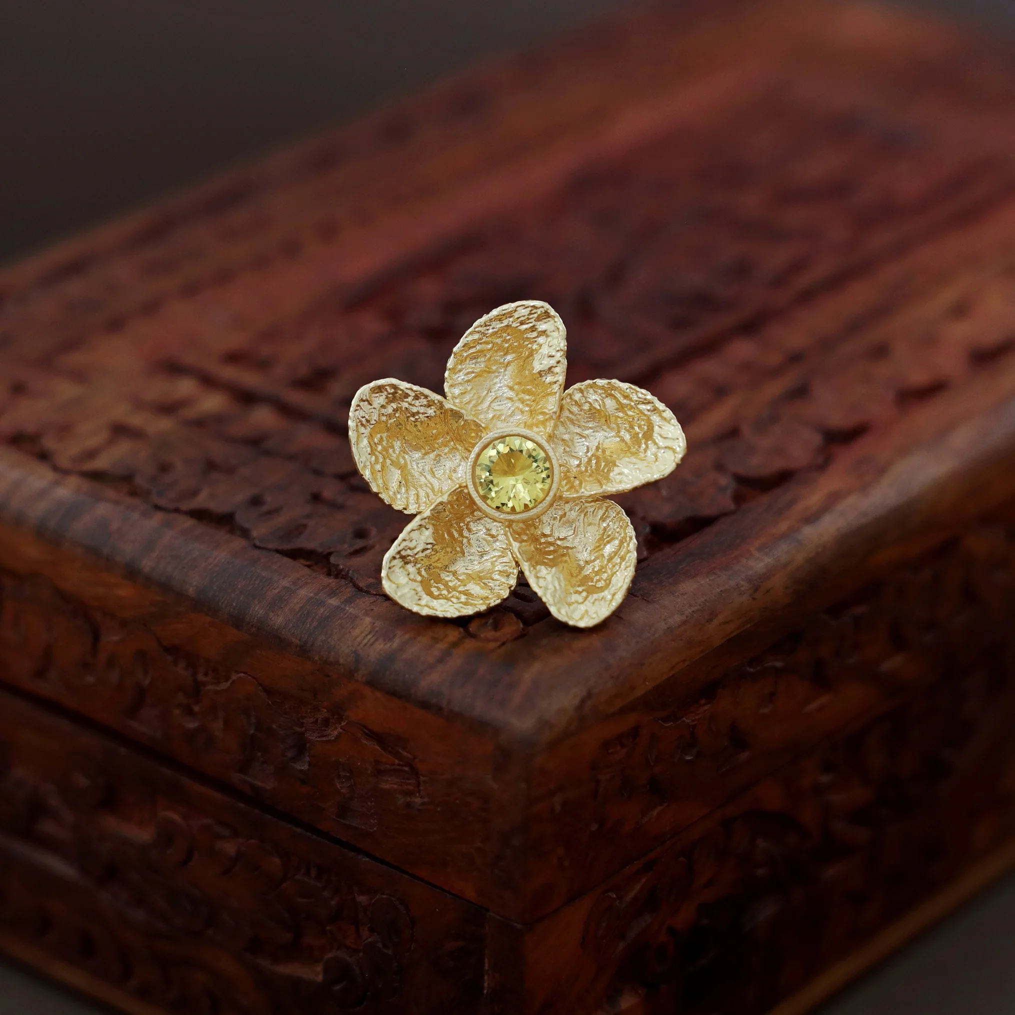 Fritha Hammered Floral Glossy Ring - Image 3