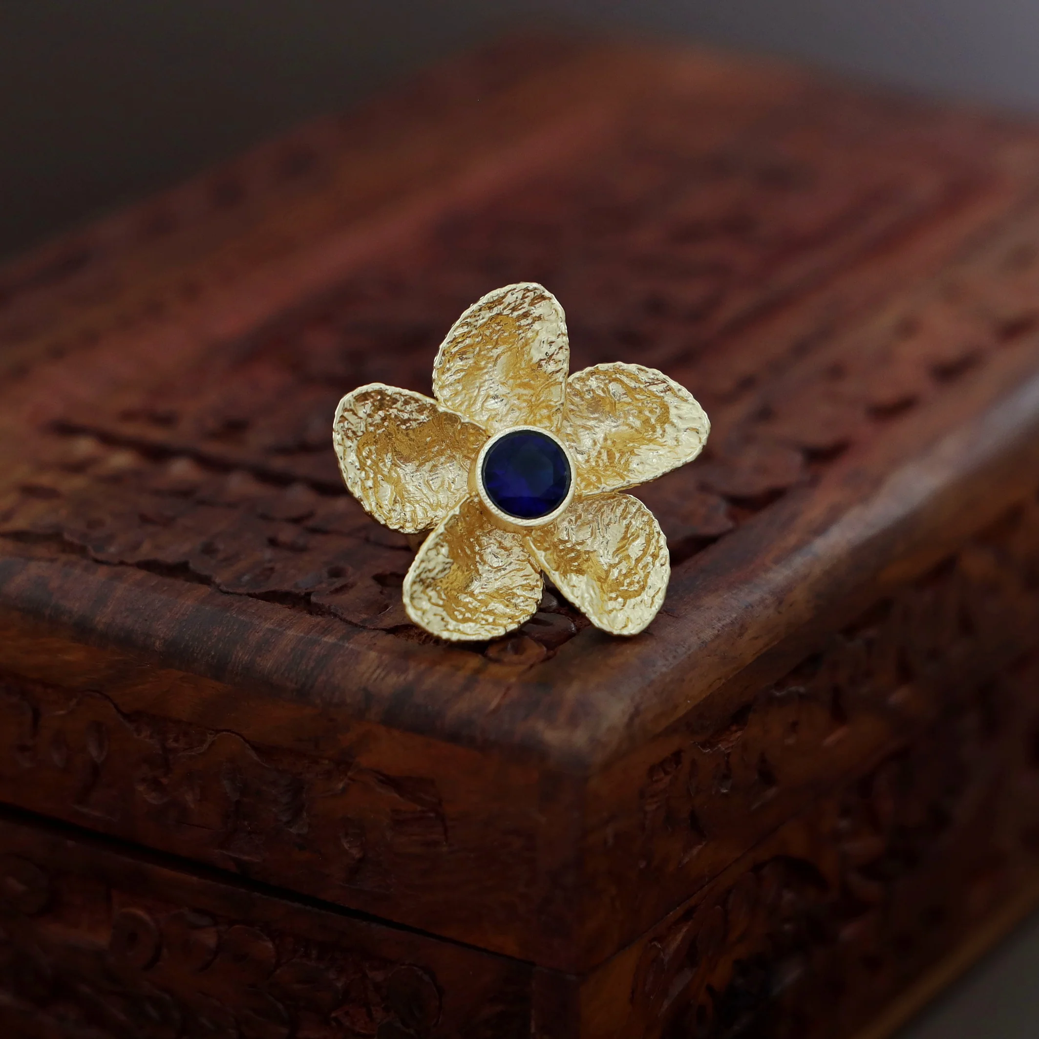 Fritha Hammered Floral Glossy Ring - Image 5