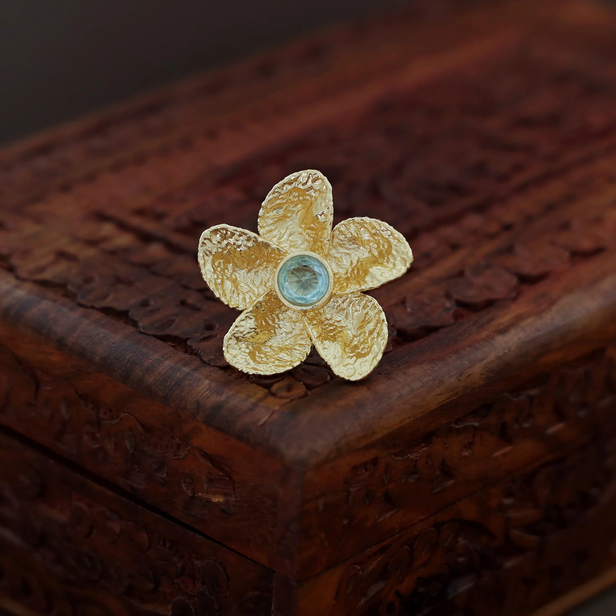 Fritha Hammered Floral Glossy Ring - Image 7