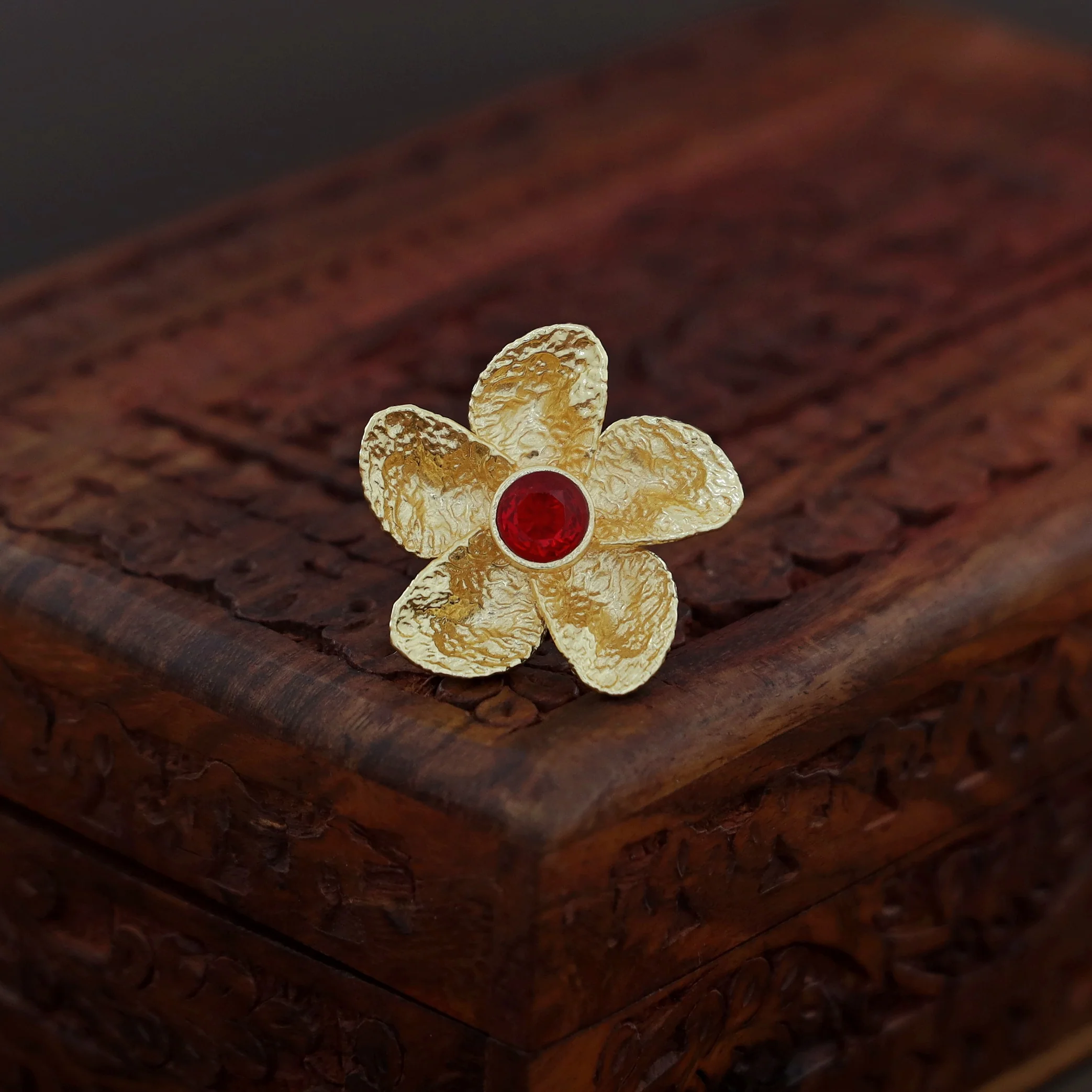 Fritha Hammered Floral Glossy Ring - Image 9