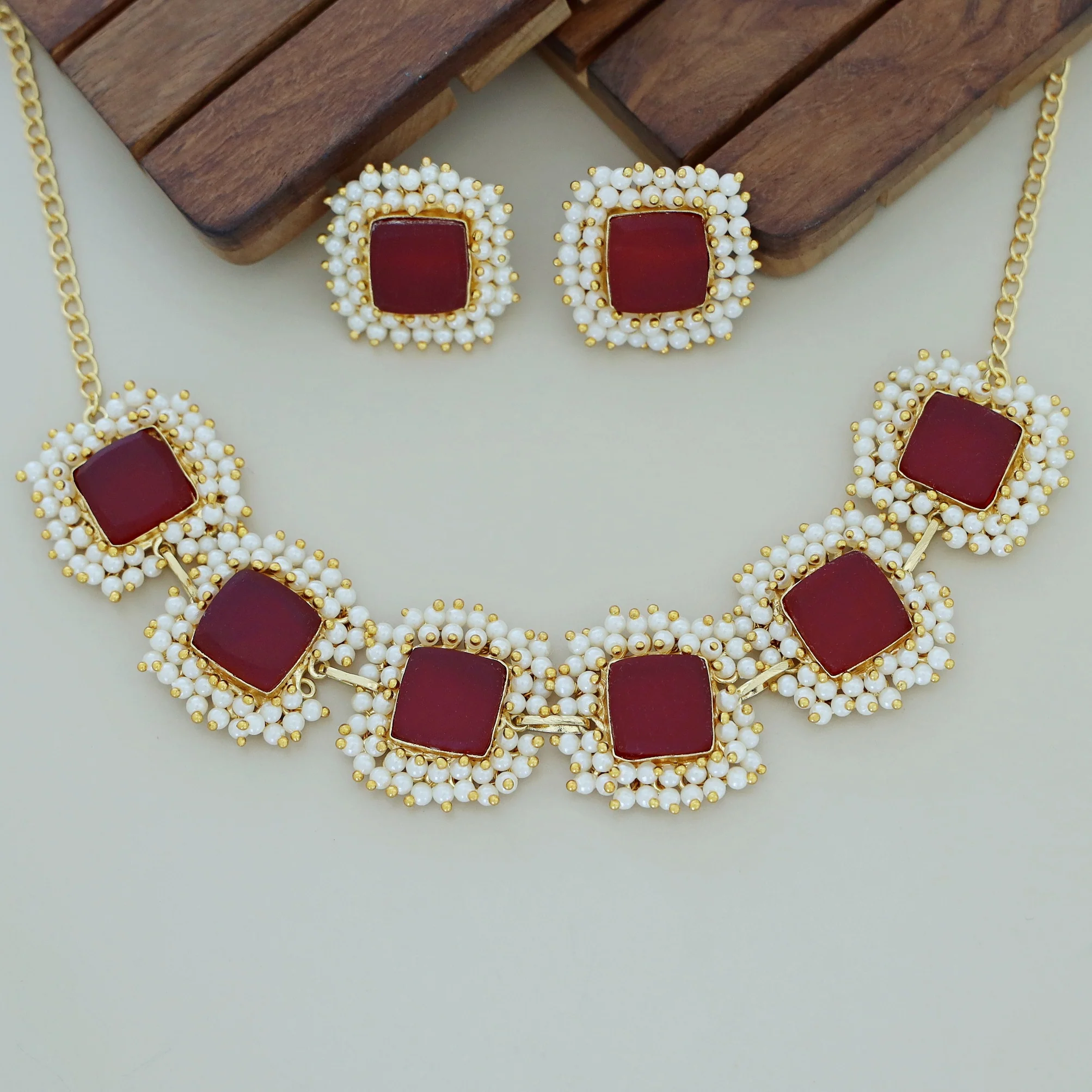 Full Pearl Square Choker With Earring - Image 11