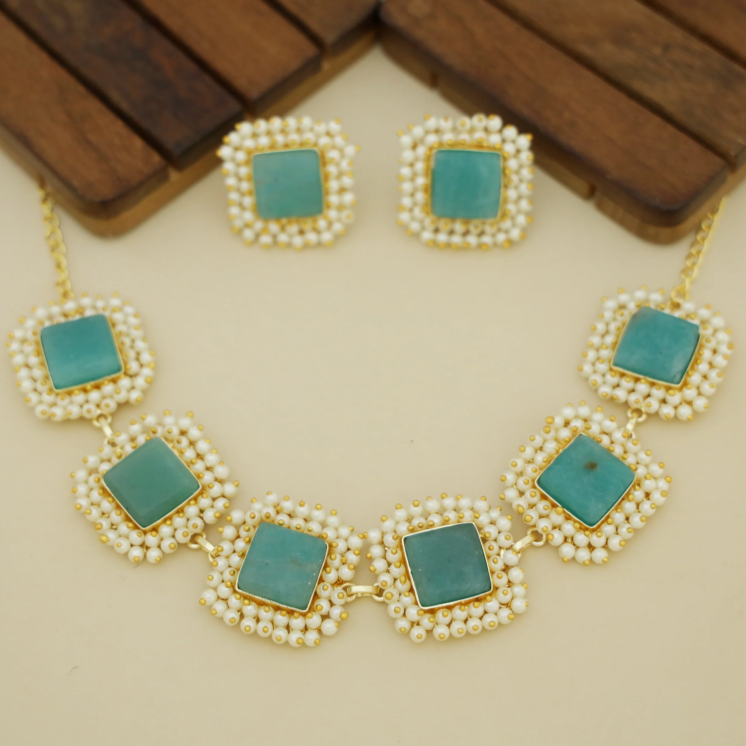 Full Pearl Square Choker With Earring - Image 12