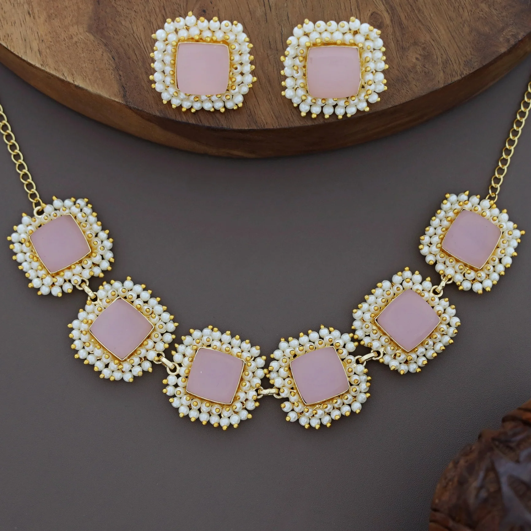 Full Pearl Square Choker With Earring - Image 2