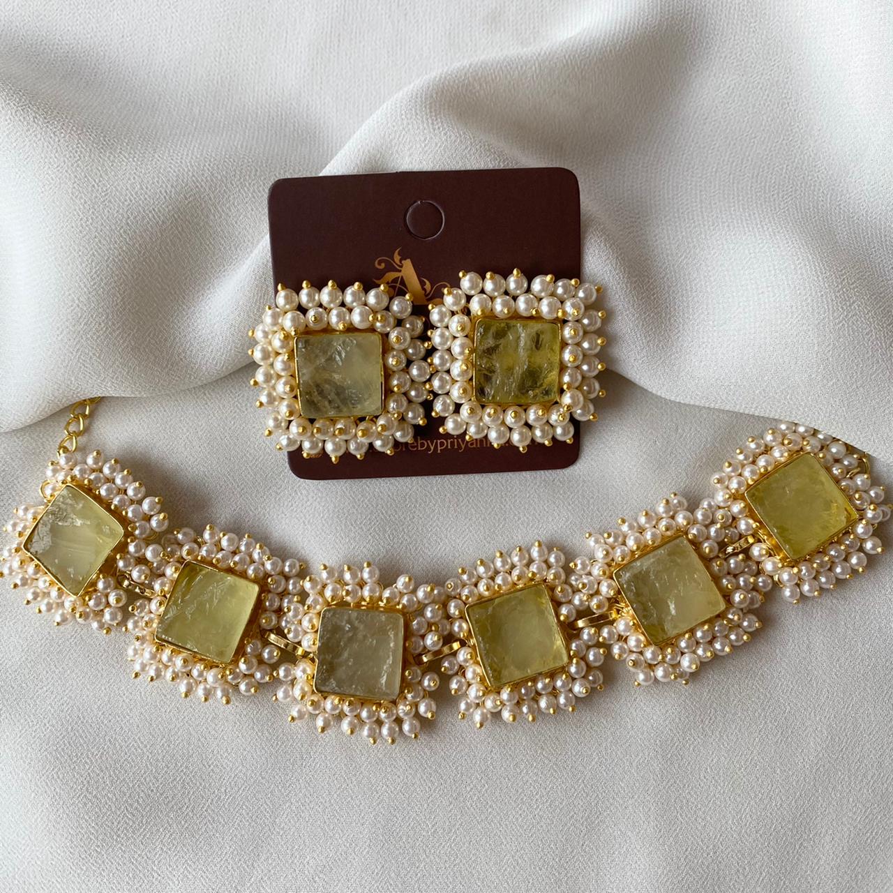 Full Pearl Square Choker With Earring - Image 22