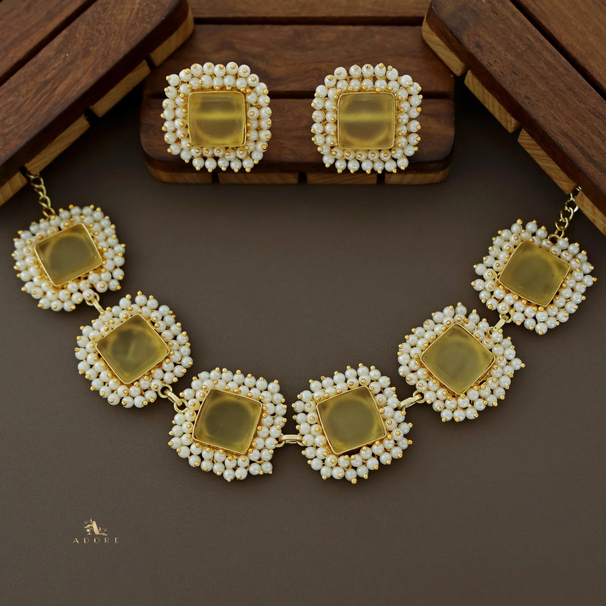 Full Pearl Square Choker With Earring - Image 45