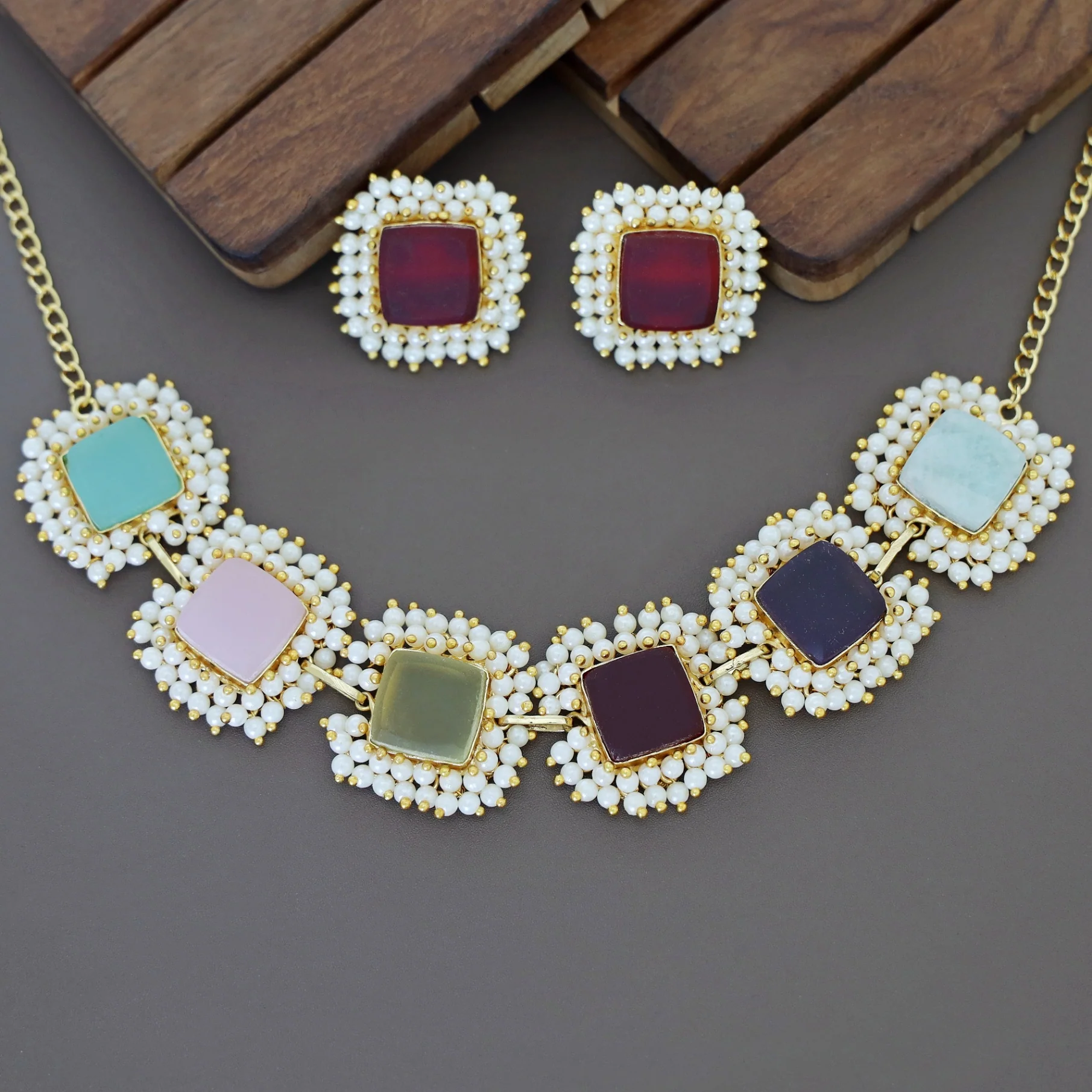 Full Pearl Square Choker With Earring - Image 8