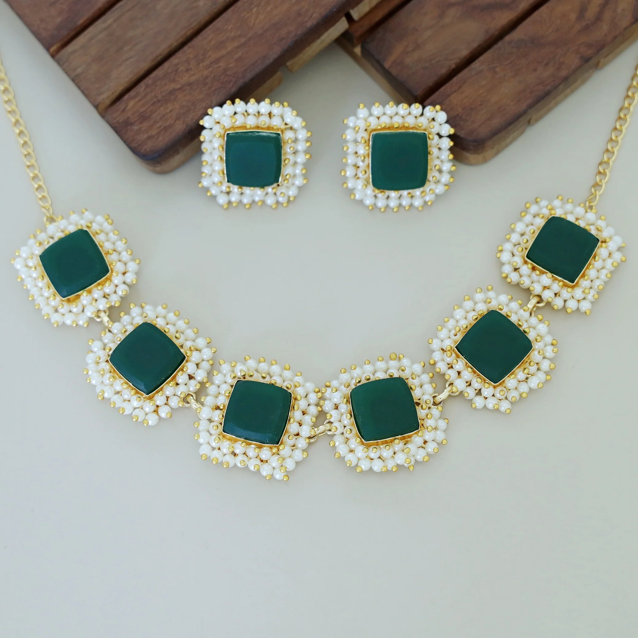 Full Pearl Square Choker With Earring - Image 9