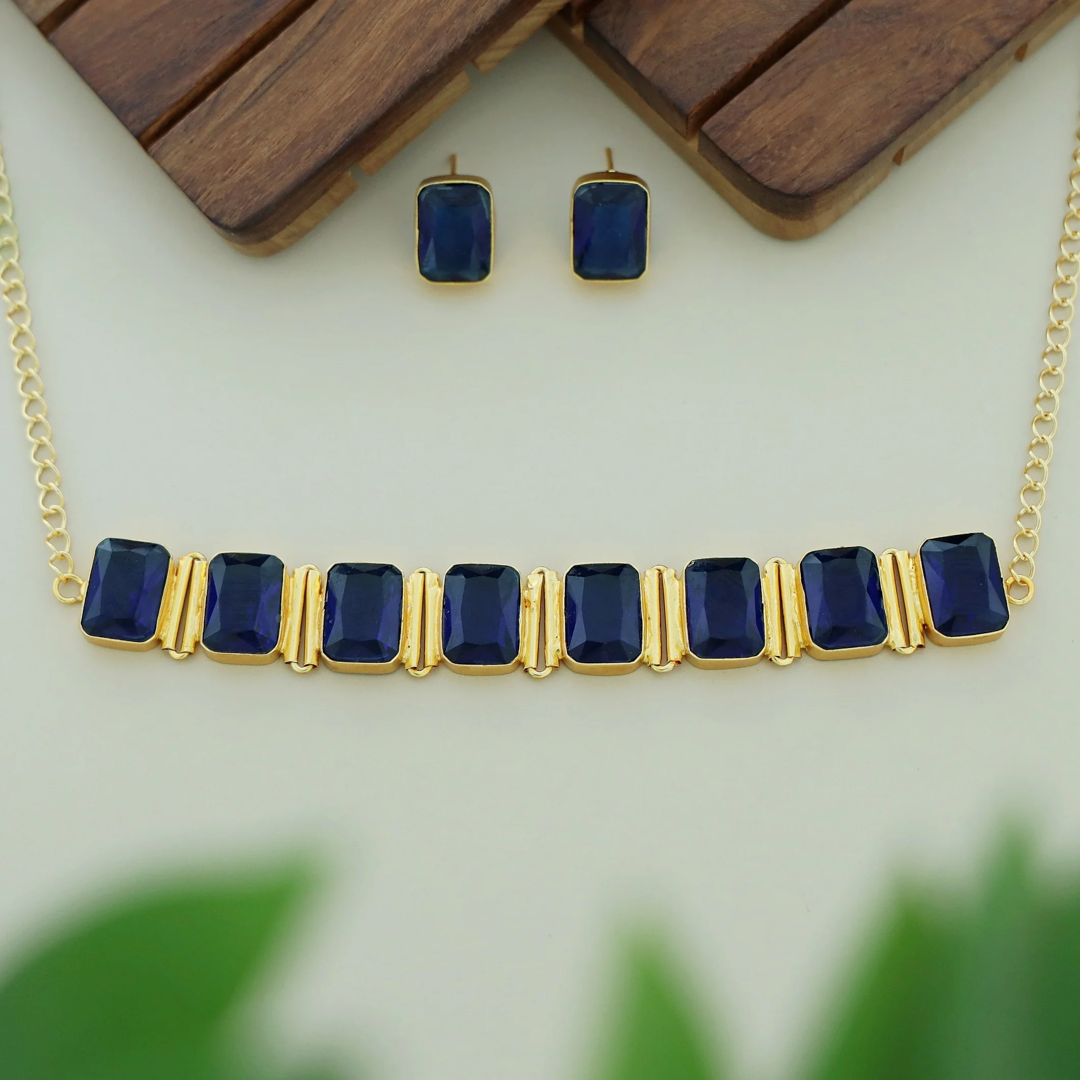 Gayal Glossy Rectangle Choker With Stud - Image 3