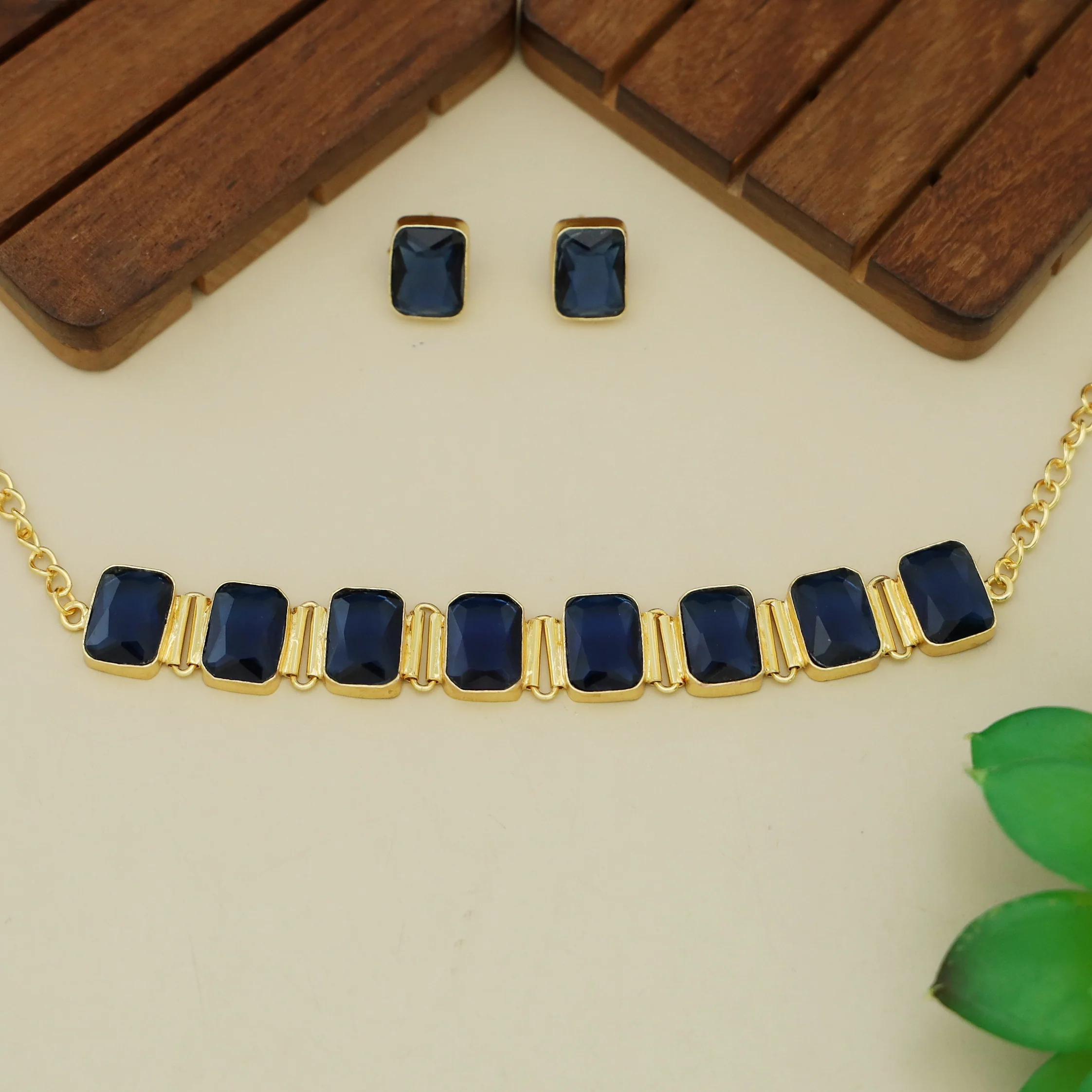 Gayal Glossy Rectangle Choker With Stud - Image 5