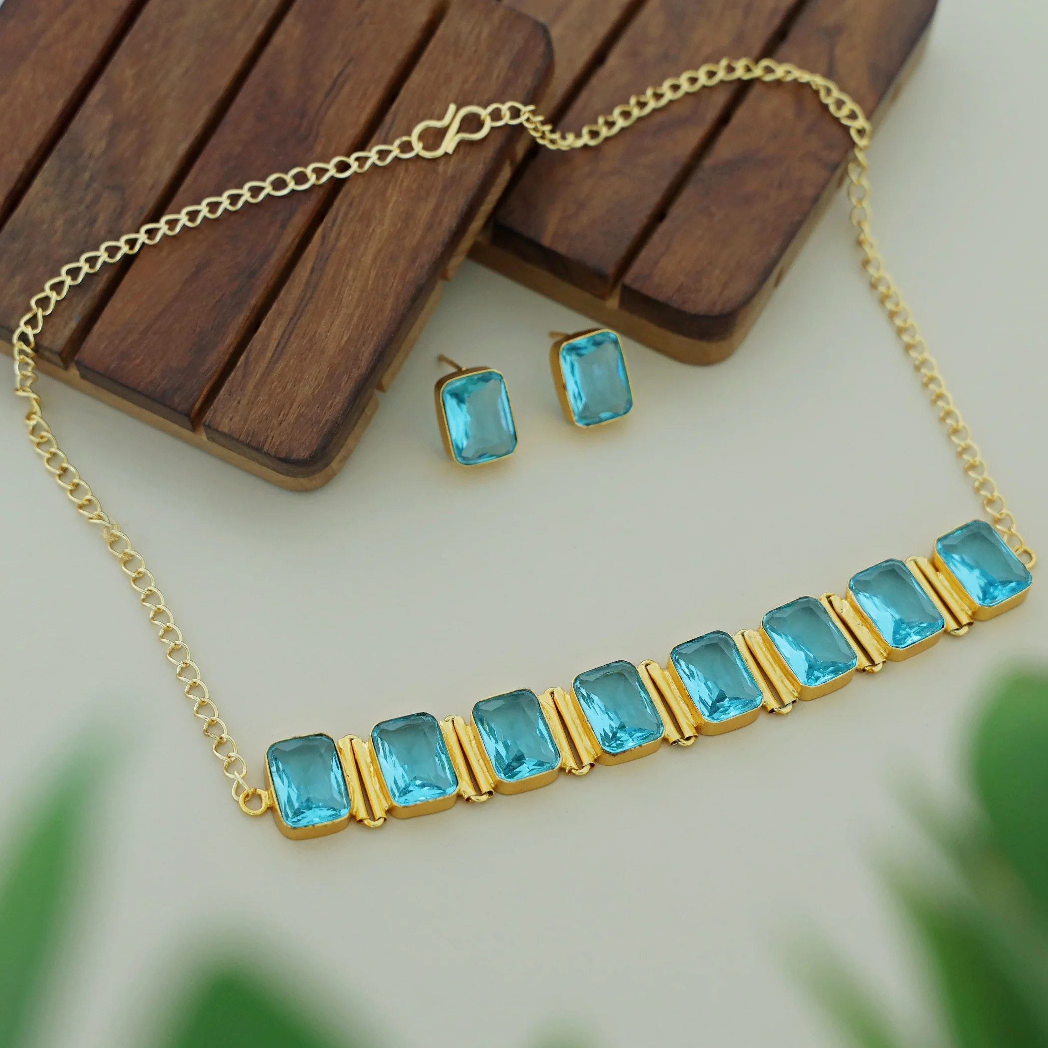 Gayal Glossy Rectangle Choker With Stud - Image 8
