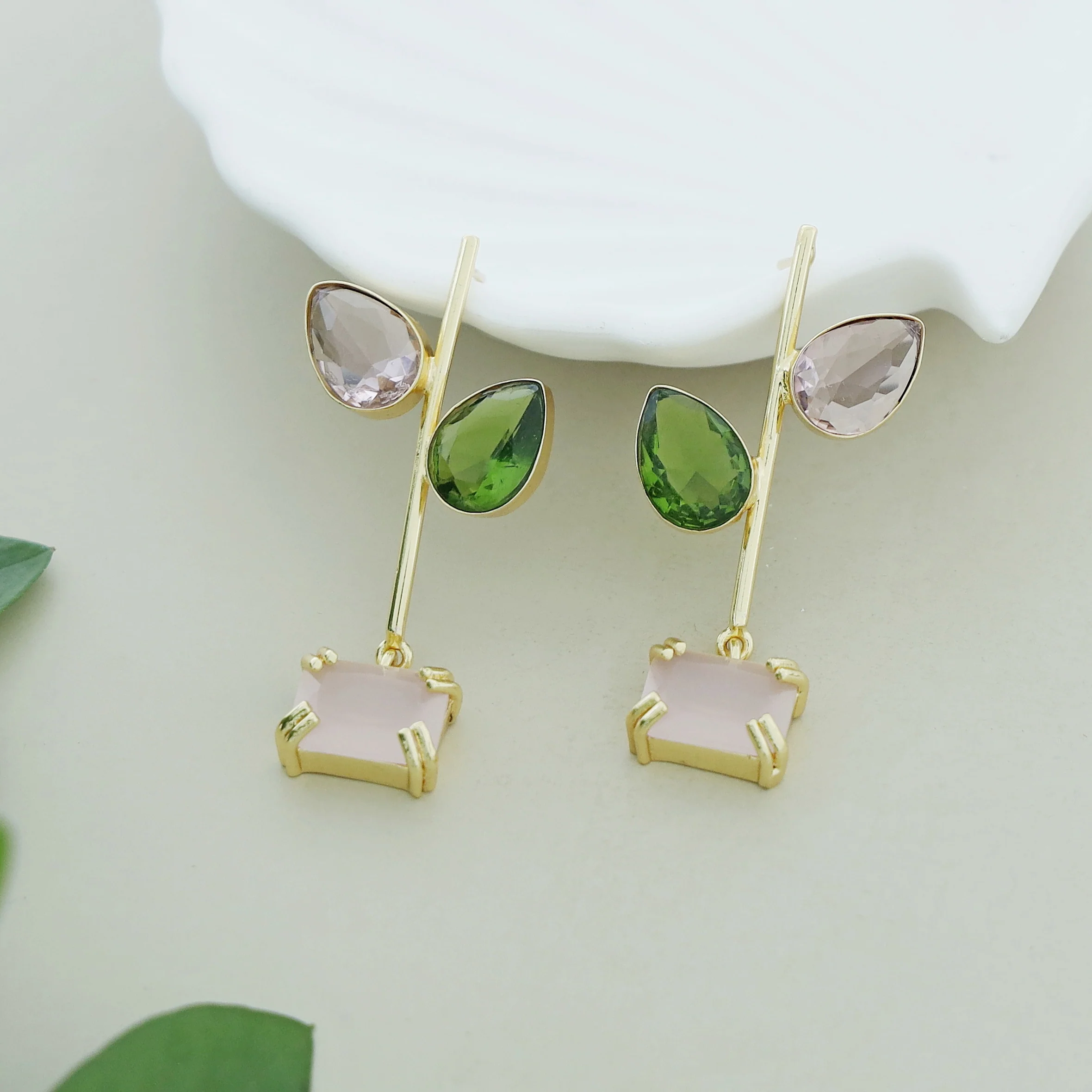 Gelina Glossy Leafy Sticky Claw Earring - Image 6