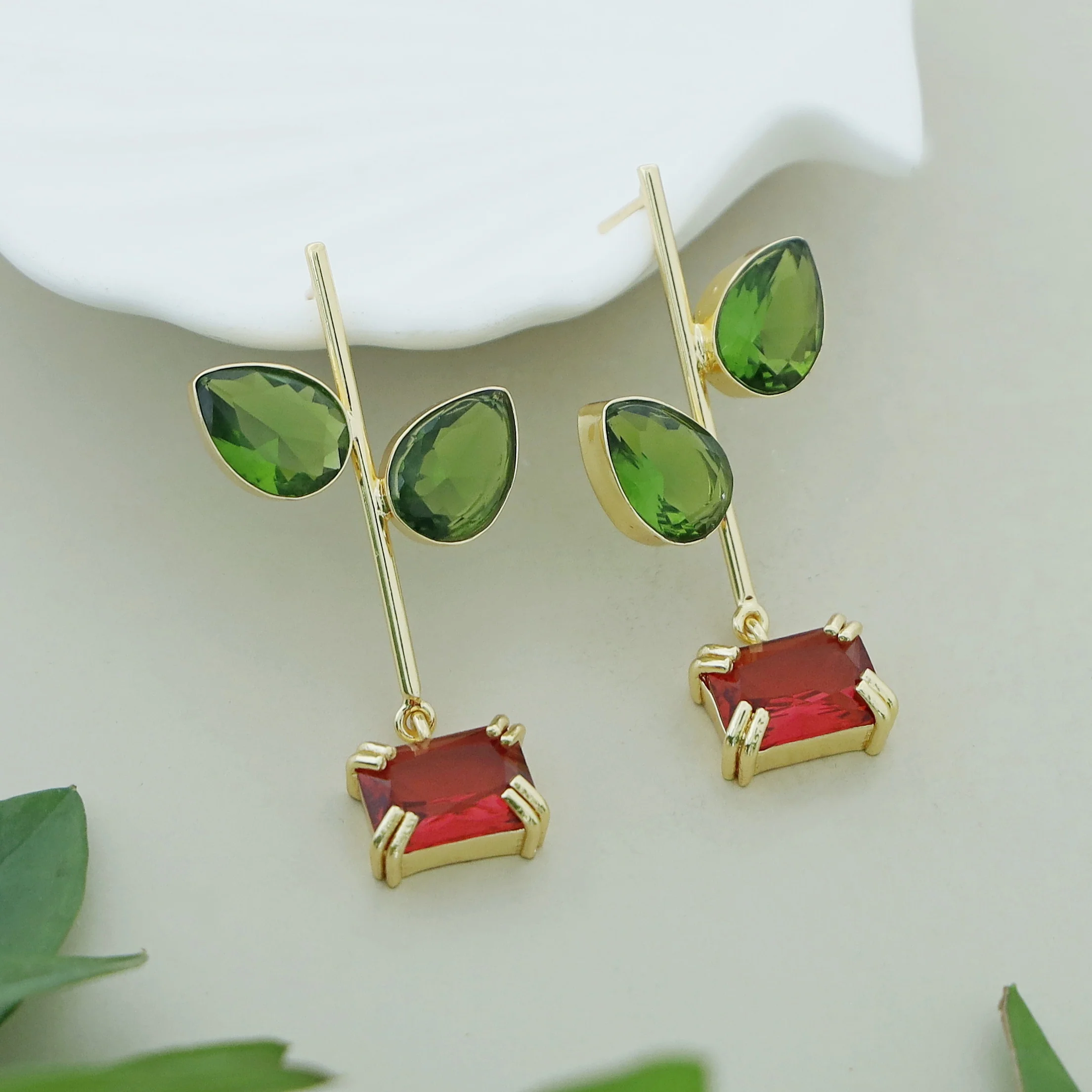 Gelina Glossy Leafy Sticky Claw Earring - Image 7