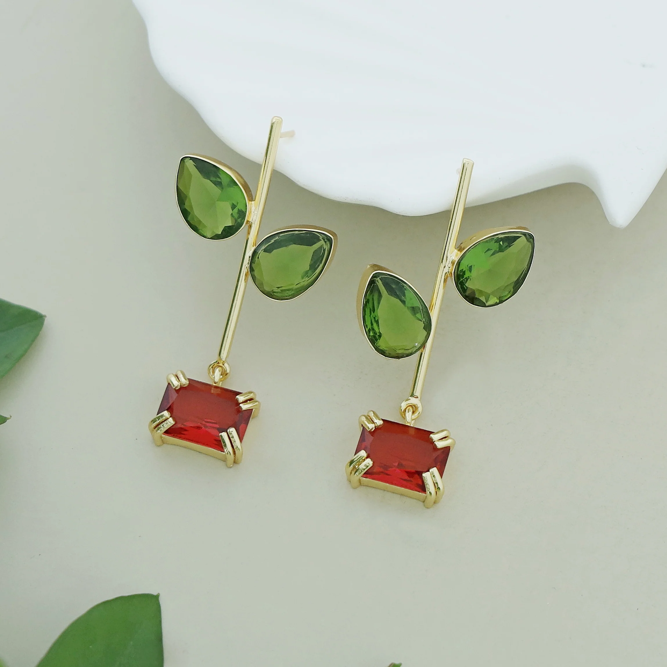 Gelina Glossy Leafy Sticky Claw Earring - Image 8