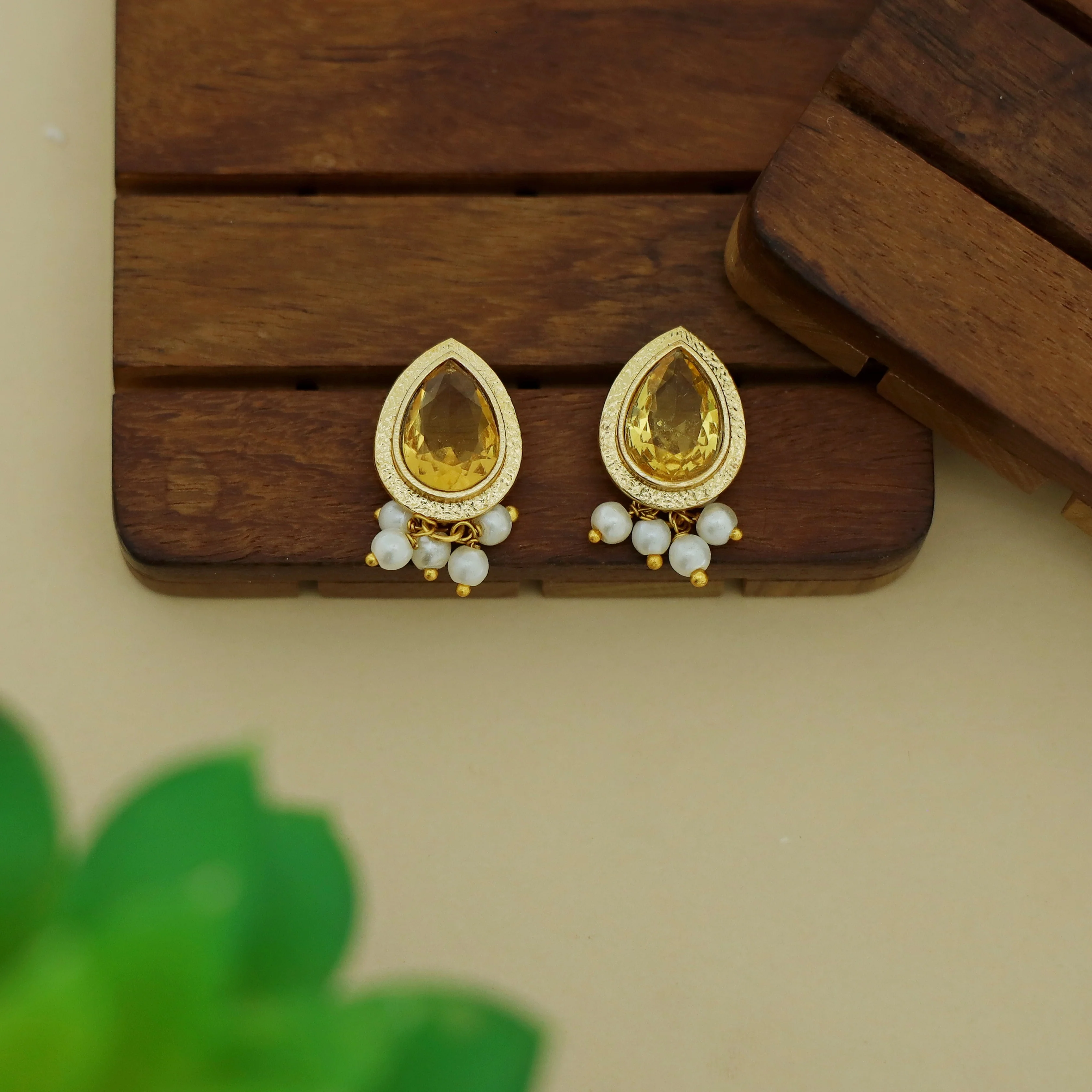 Giada Textured Drop Glossy Stone Pearl Earring - Image 5