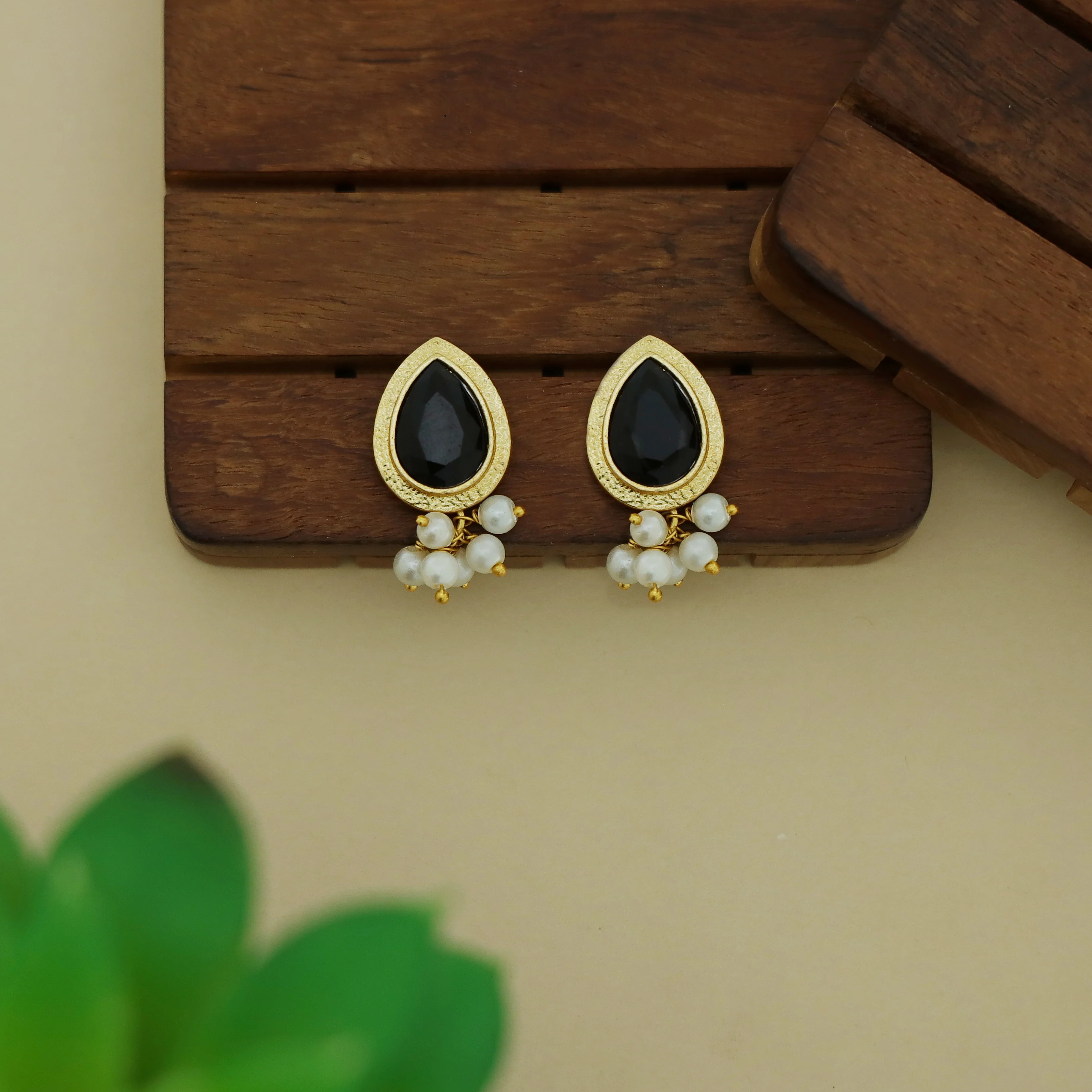 Giada Textured Drop Glossy Stone Pearl Earring - Image 8