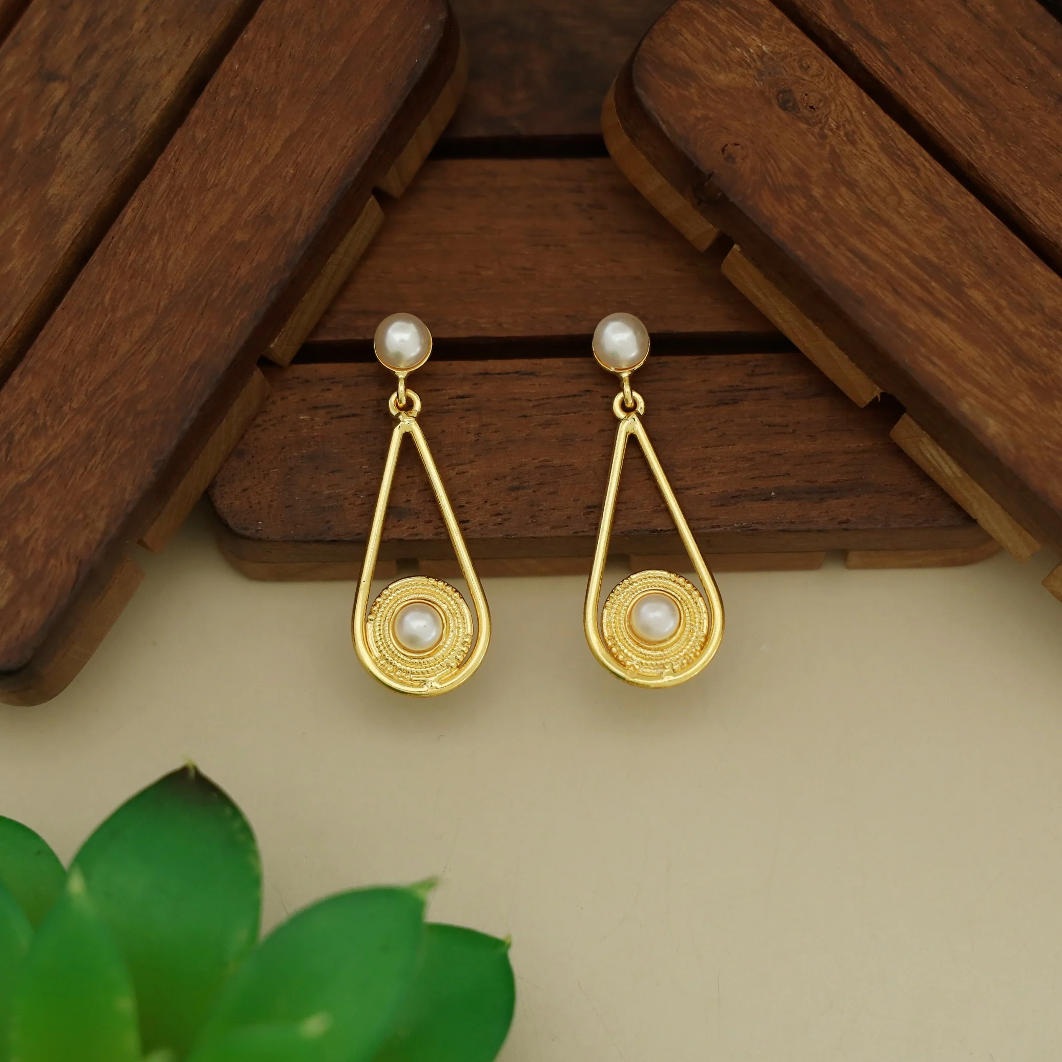 Ginny Golden Swing Pearl Glossy Earring - Image 7