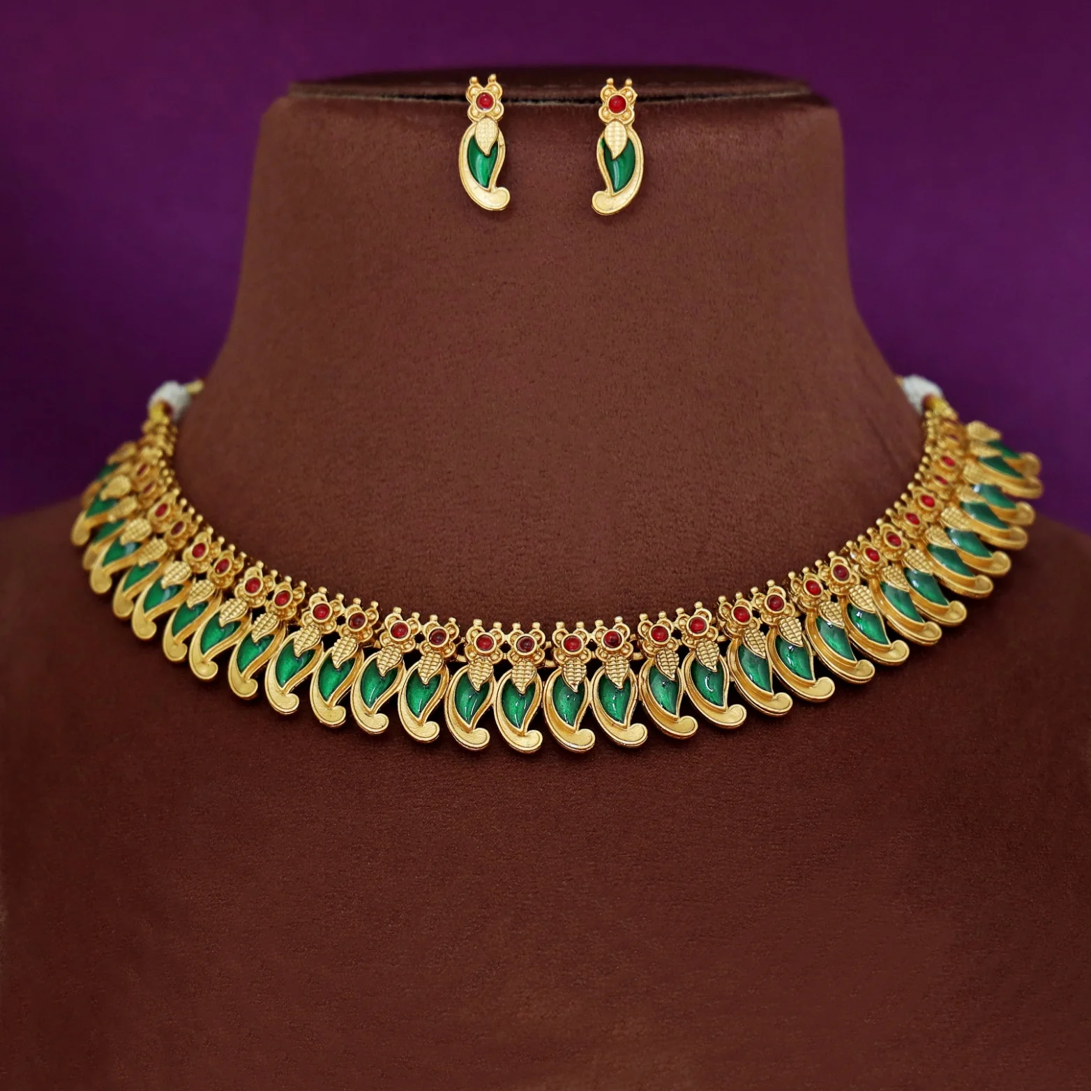 Girinandini Golden Palakka Short Neckpiece With Stud - Image 2